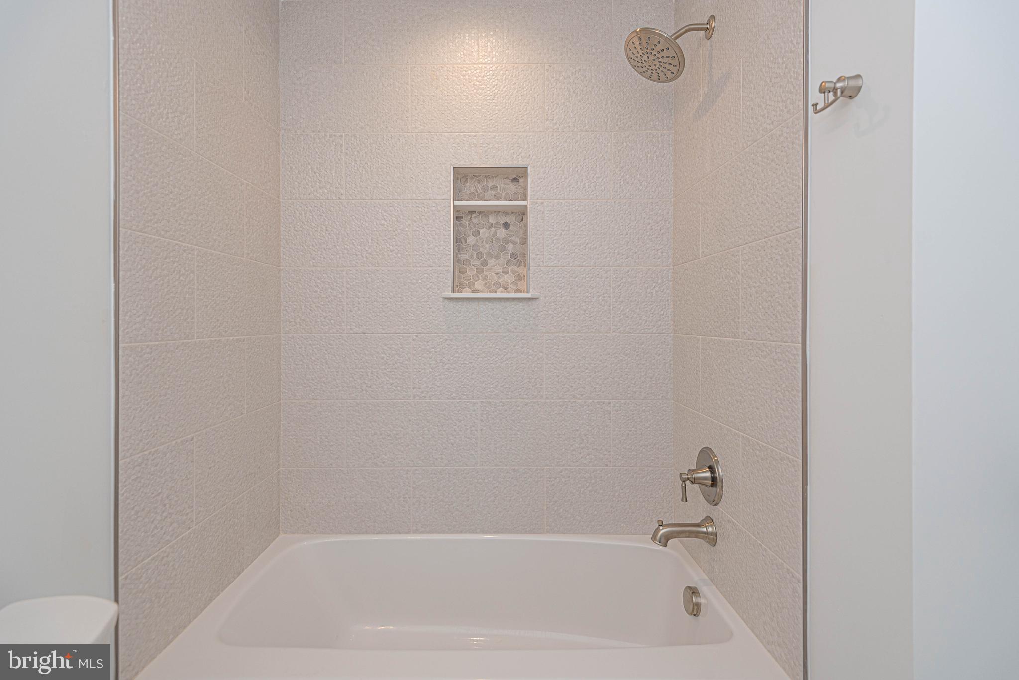 LIGHTHOUSE SOUND - Residential