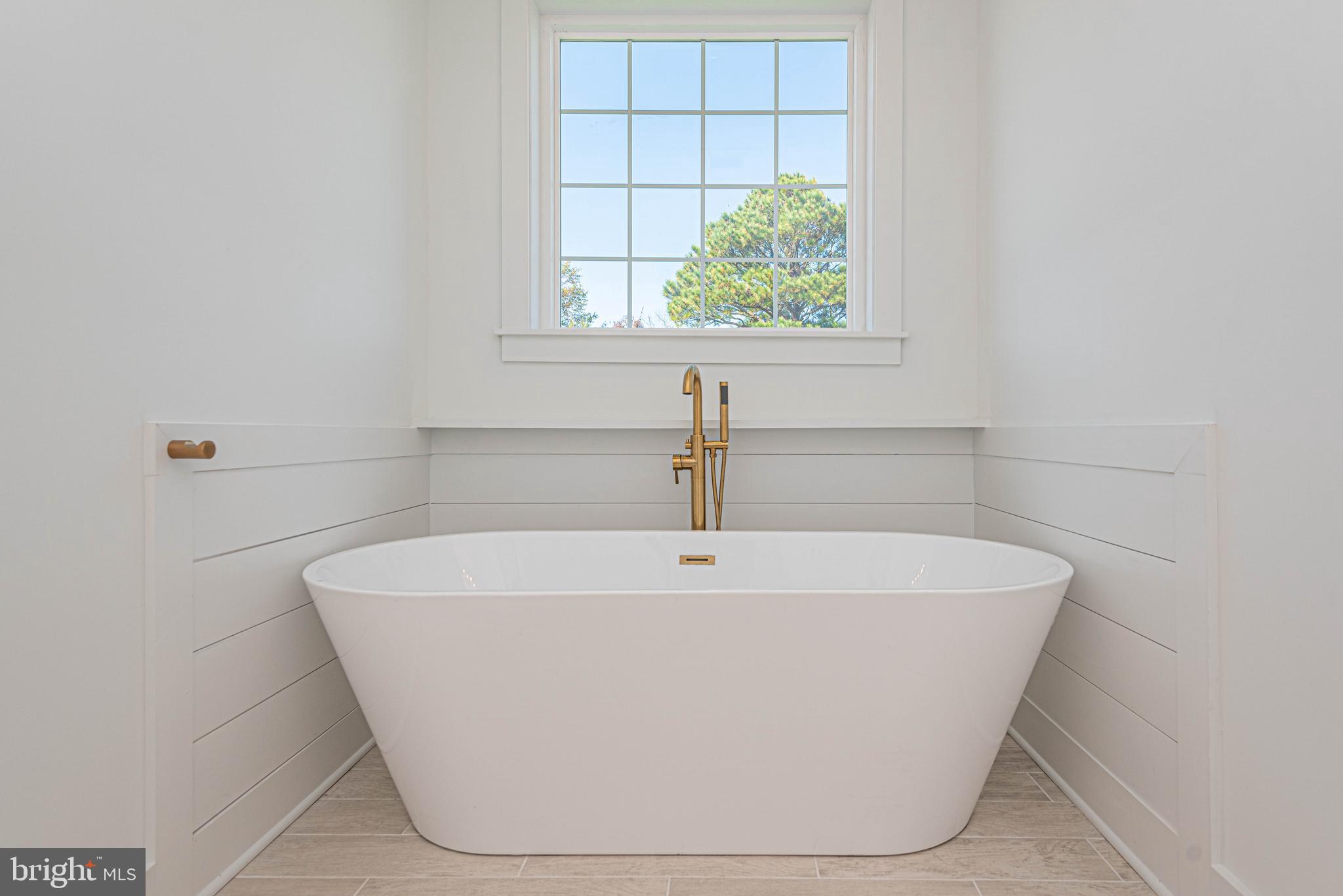 LIGHTHOUSE SOUND - Residential