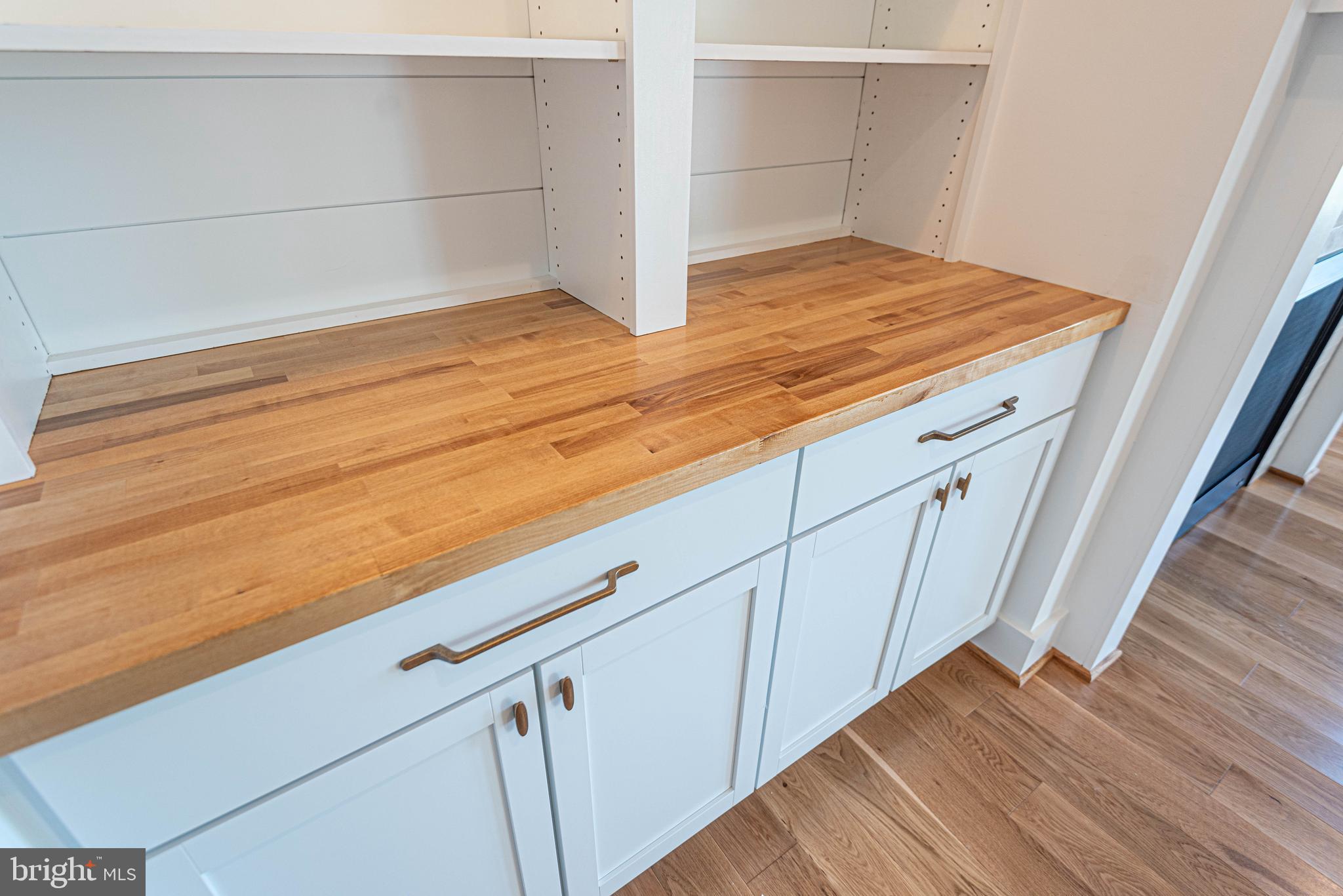 LIGHTHOUSE SOUND - Residential