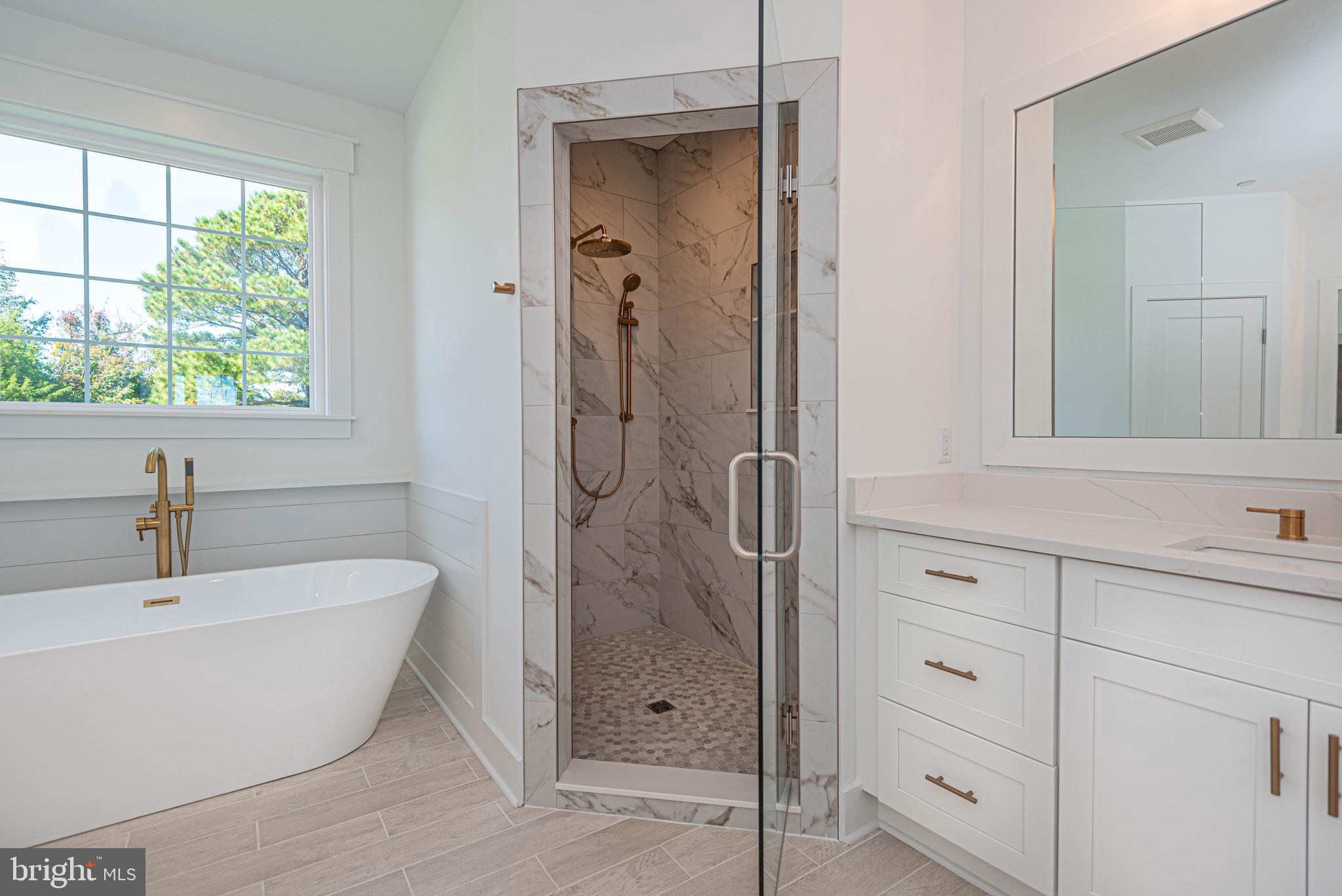 LIGHTHOUSE SOUND - Residential