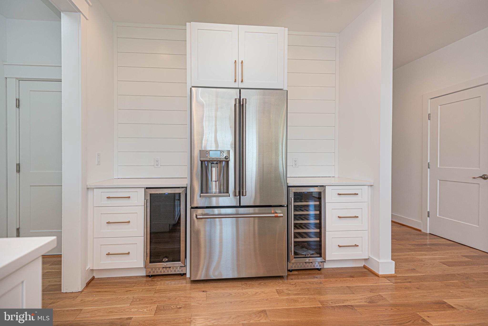 LIGHTHOUSE SOUND - Residential