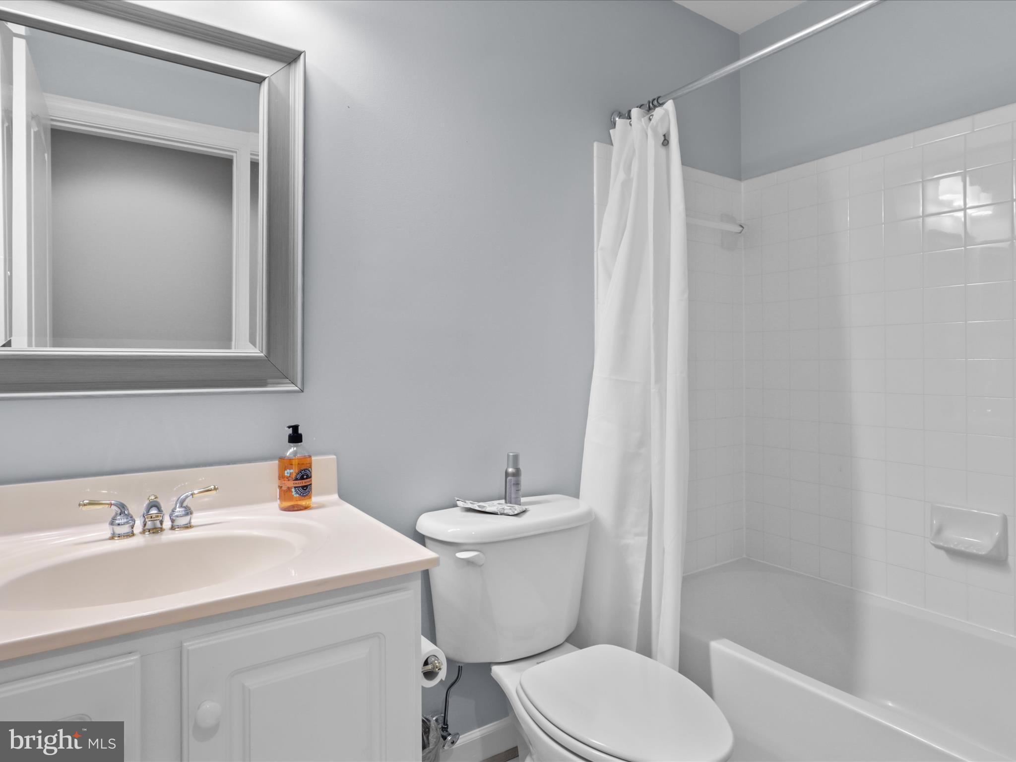 LAING AT GOVERNOR SQUARE - Residential Lease