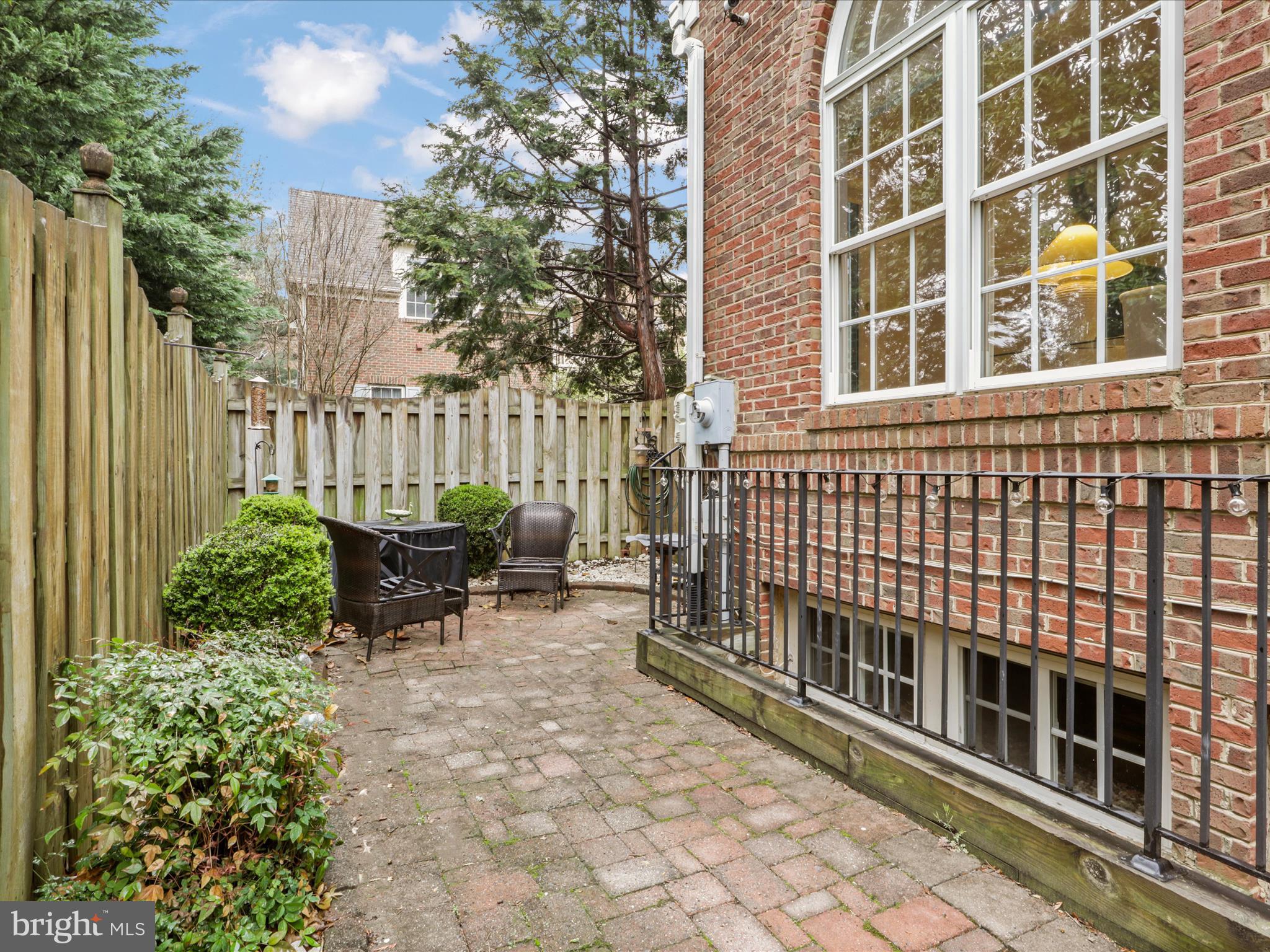 LAING AT GOVERNOR SQUARE - Residential Lease