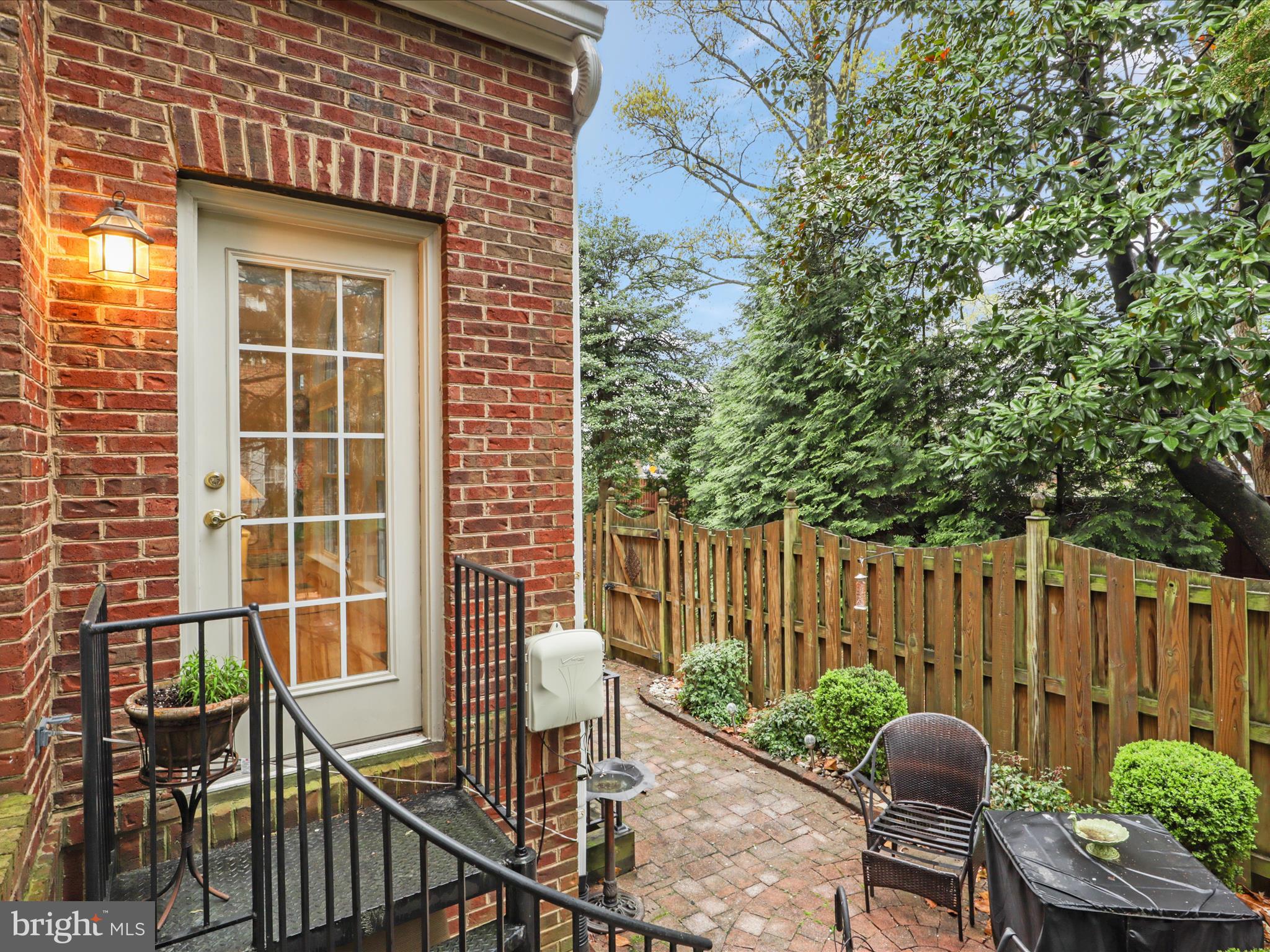 LAING AT GOVERNOR SQUARE - Residential Lease