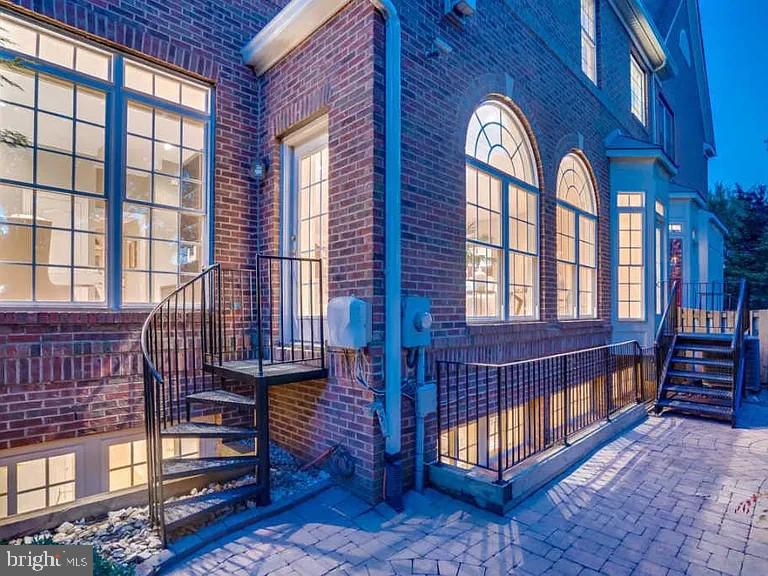 LAING AT GOVERNOR SQUARE - Residential Lease