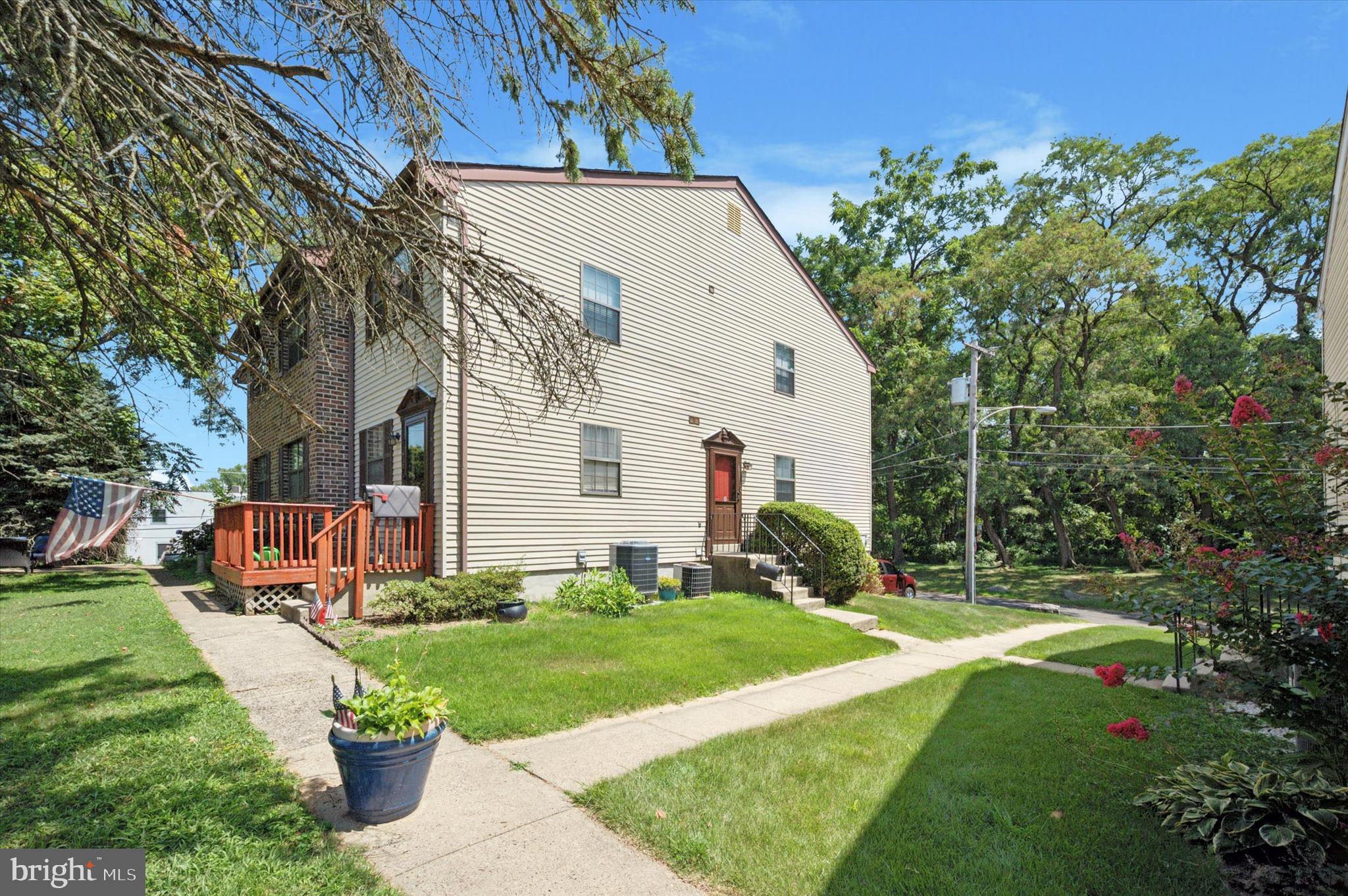 513 WOODLAND AVENUE