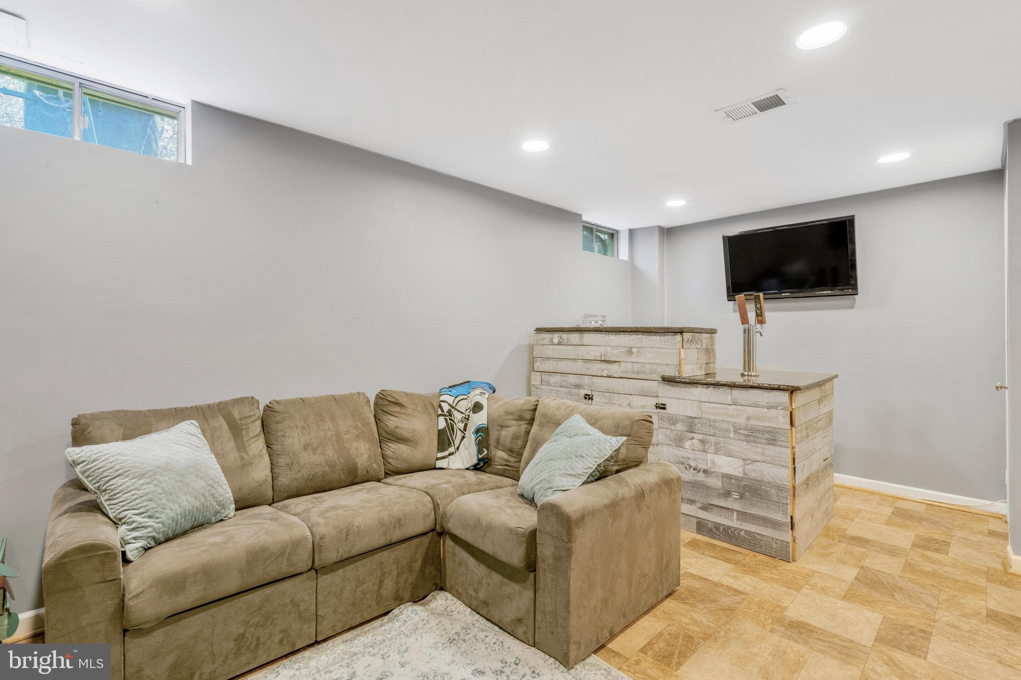 LONDON TOWN WEST - Residential