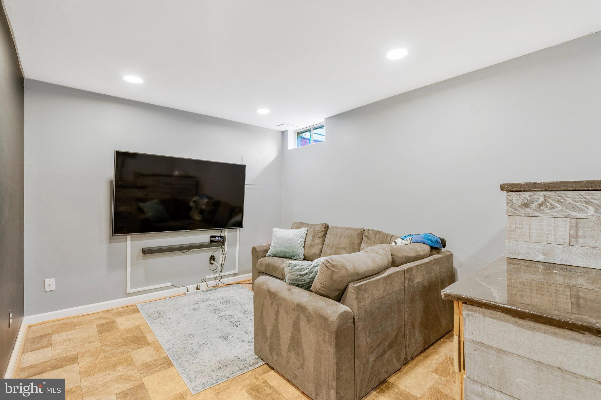 LONDON TOWN WEST - Residential