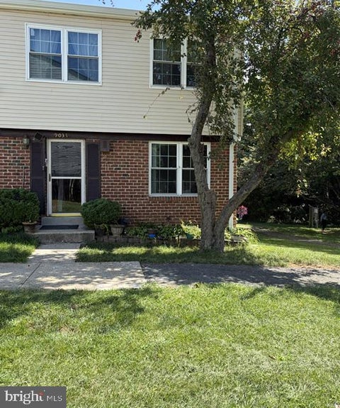 Townhouse For Sale - 9037 Congress Place<br/> LANDOVER, MD 20785