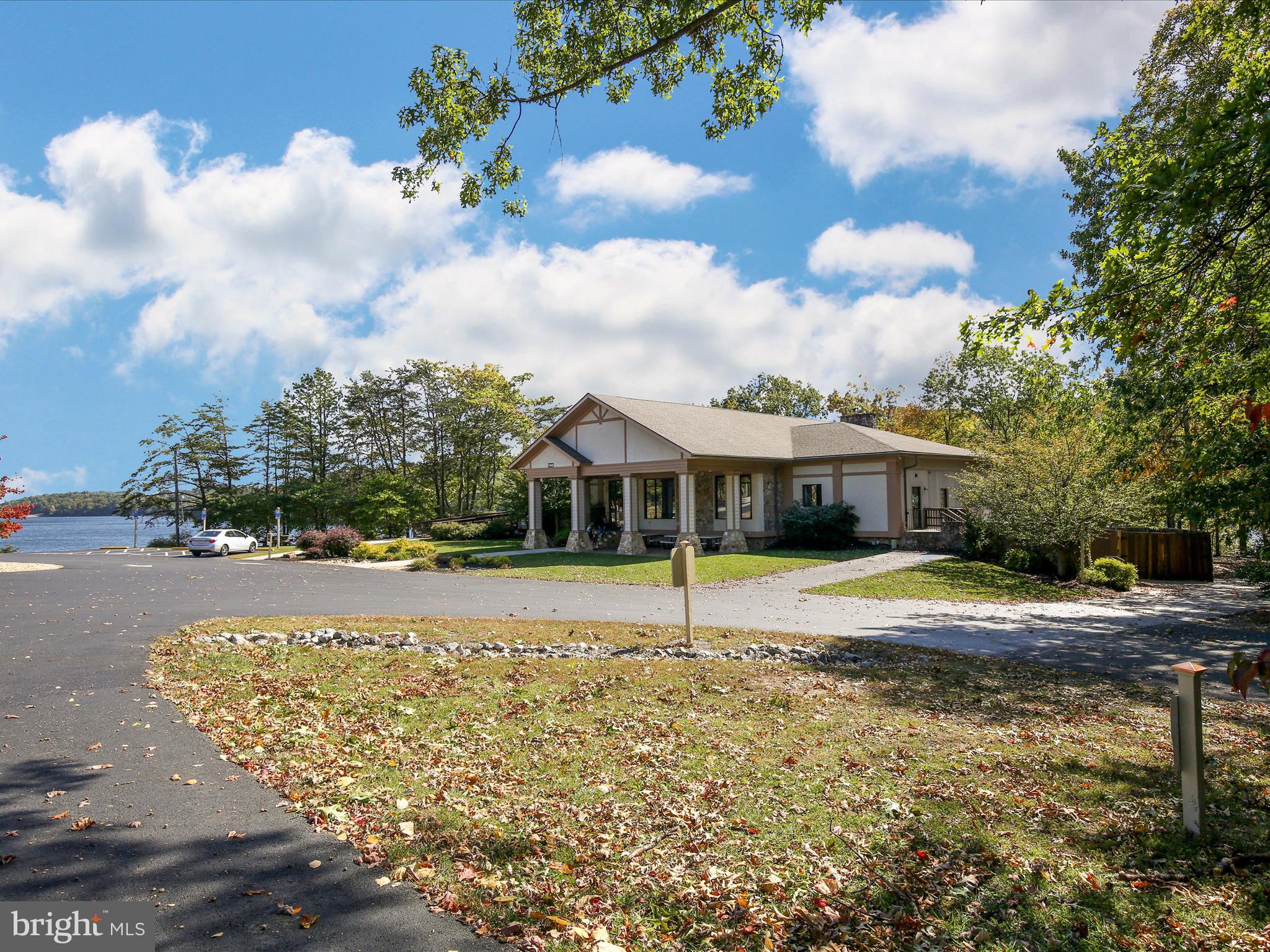 LAKE HOLIDAY ESTATES - Residential