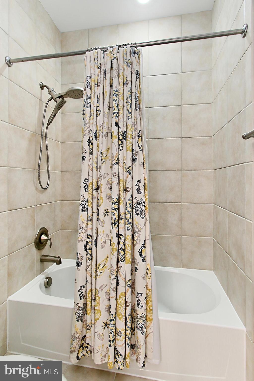 VISTA ON COURTHOUSE - Residential