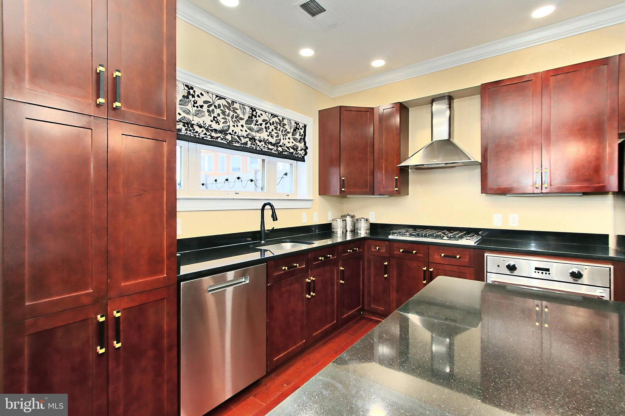 VISTA ON COURTHOUSE - Residential