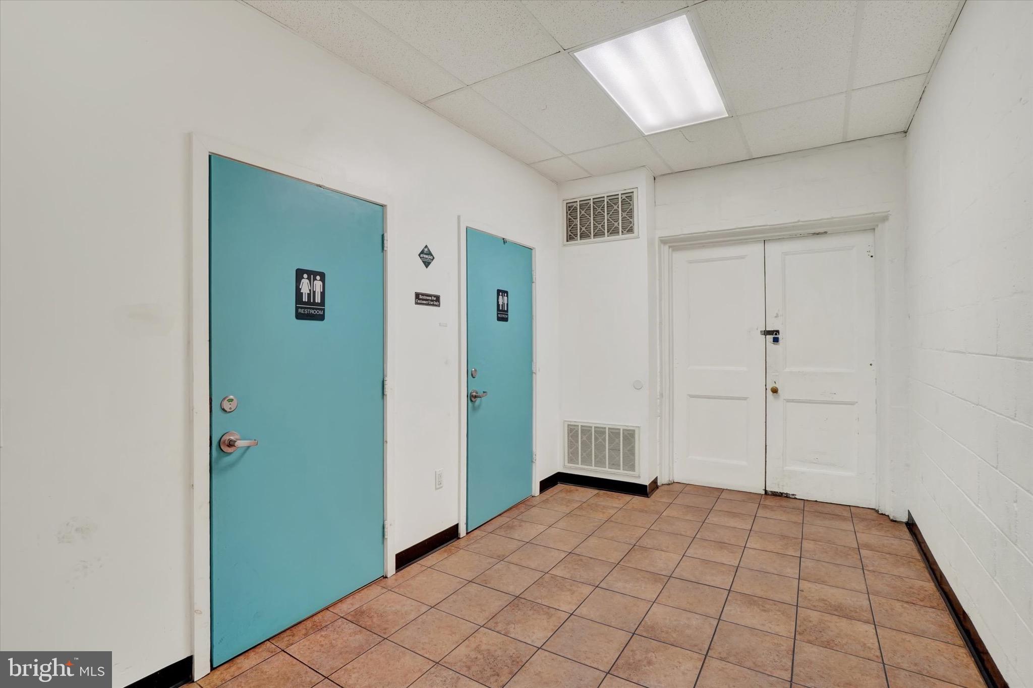 1638 E MARKET STREET