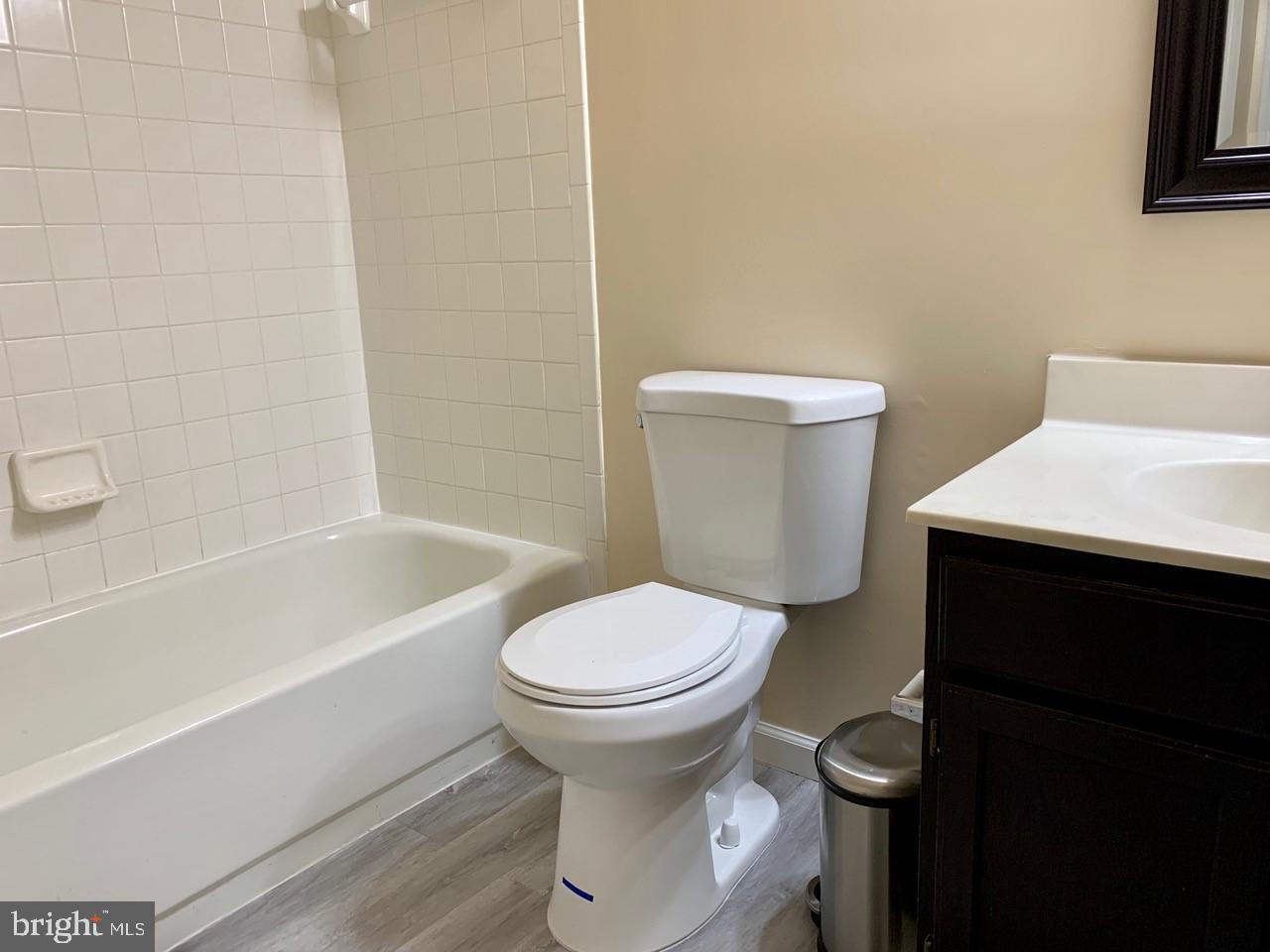 FAIR LAKES - Residential Lease