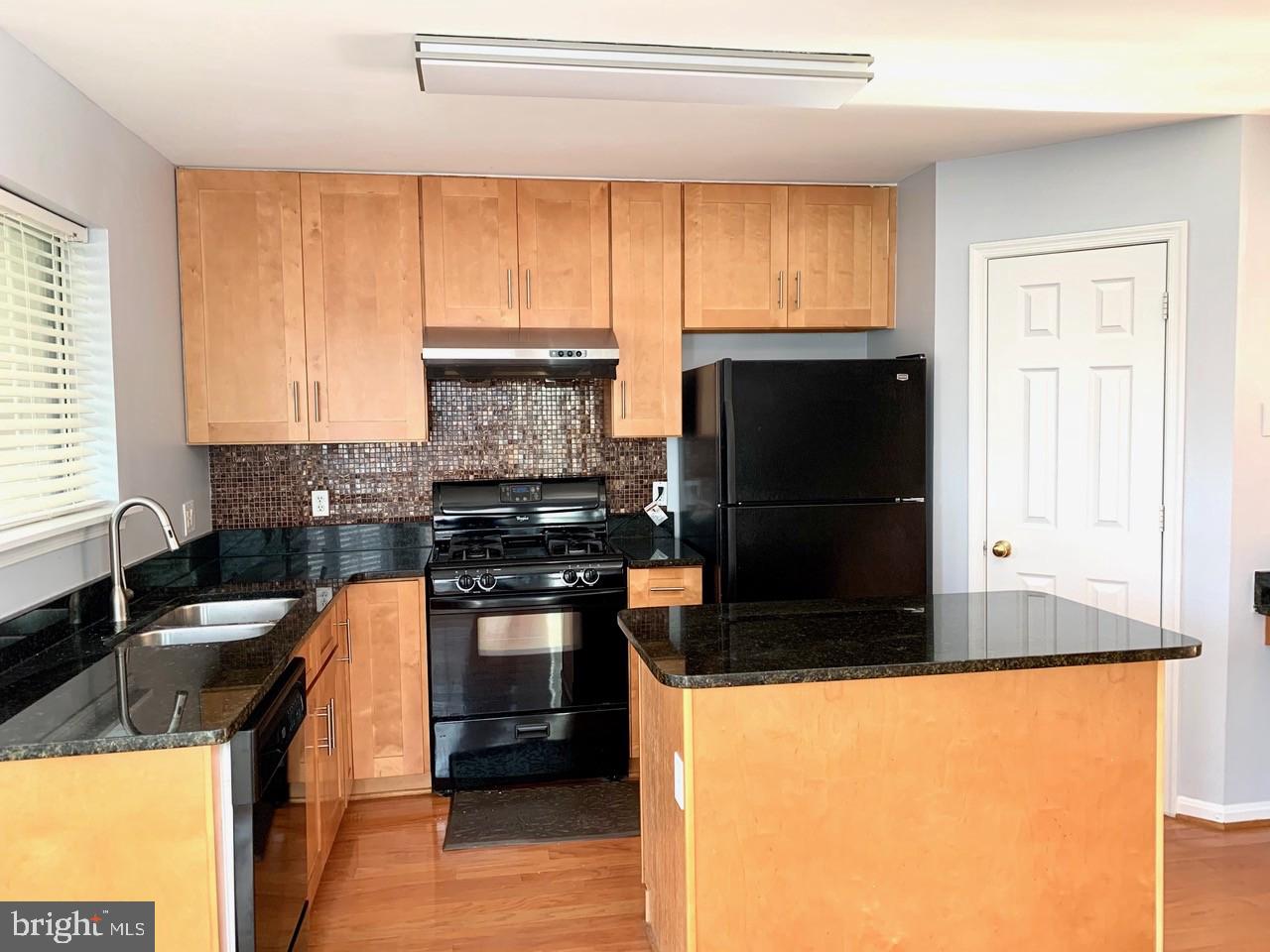 FAIR LAKES - Residential Lease