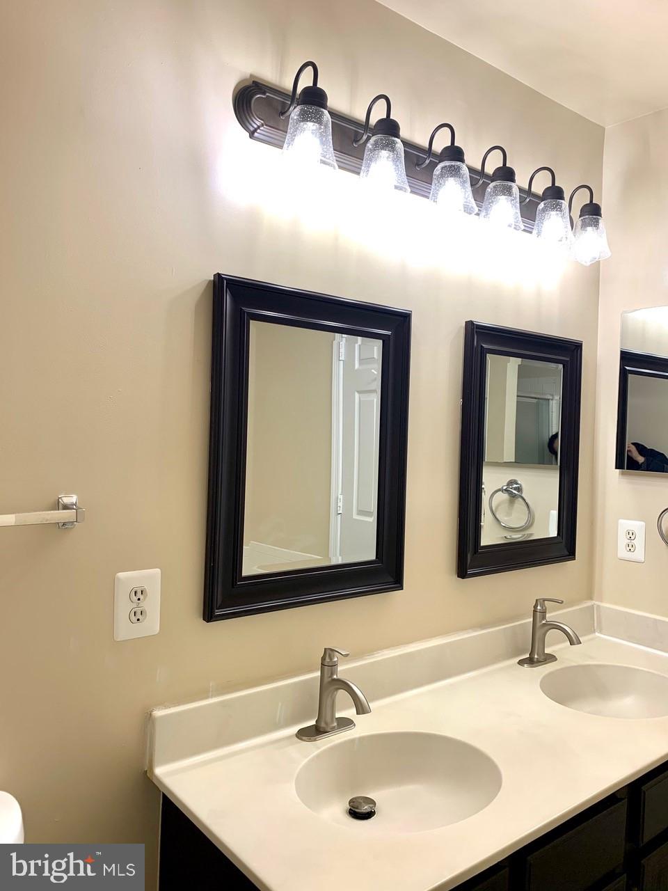 FAIR LAKES - Residential Lease