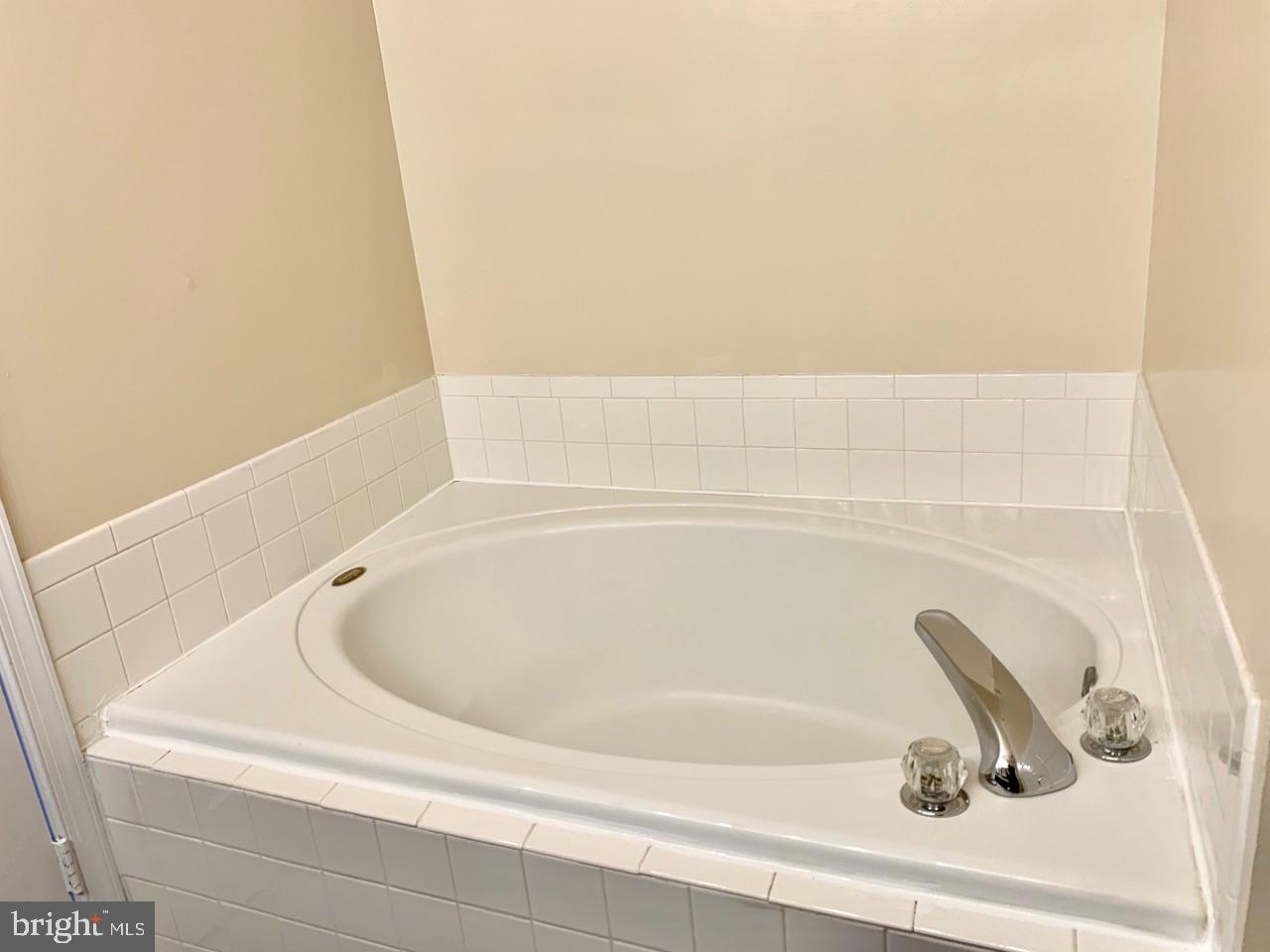 FAIR LAKES - Residential Lease