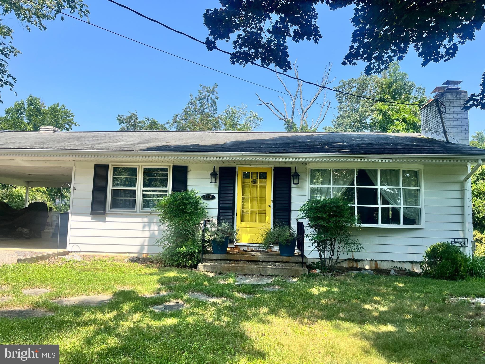 1110 JENNIPER LANE