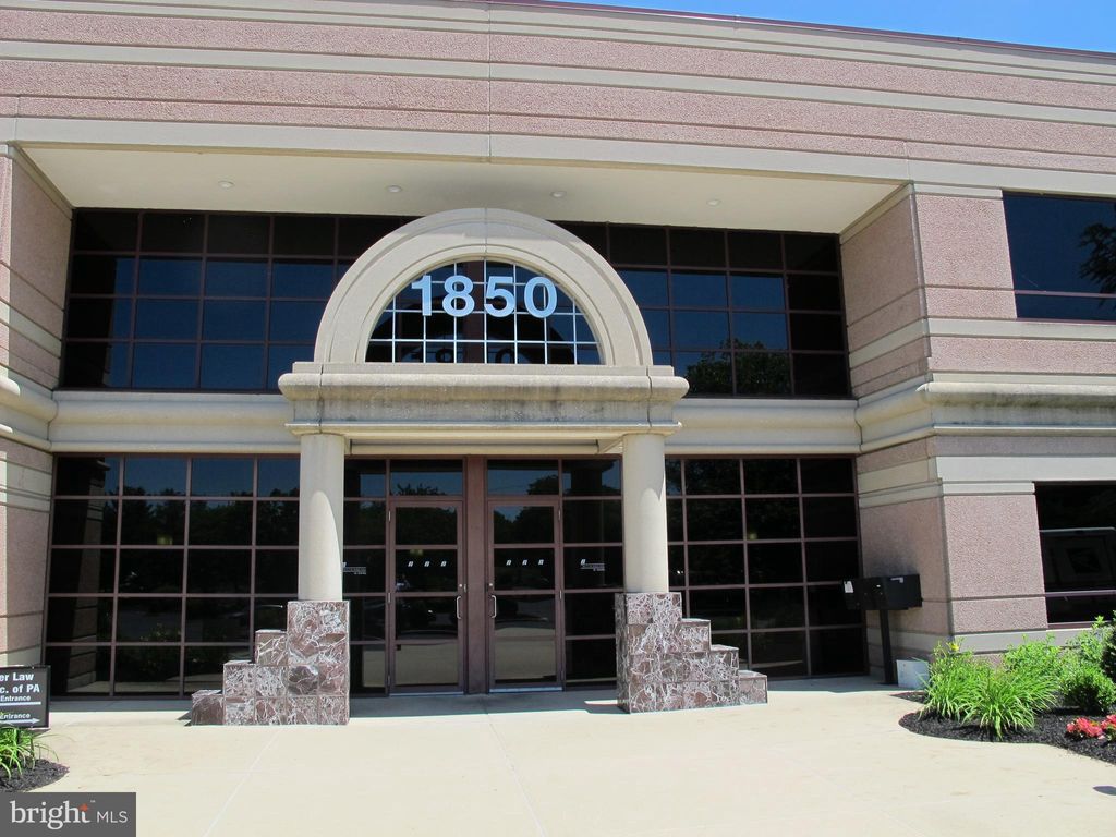 Photo of 1850 William Penn Way #202, LANCASTER, PA 17601 (MLS # PALA2063672)