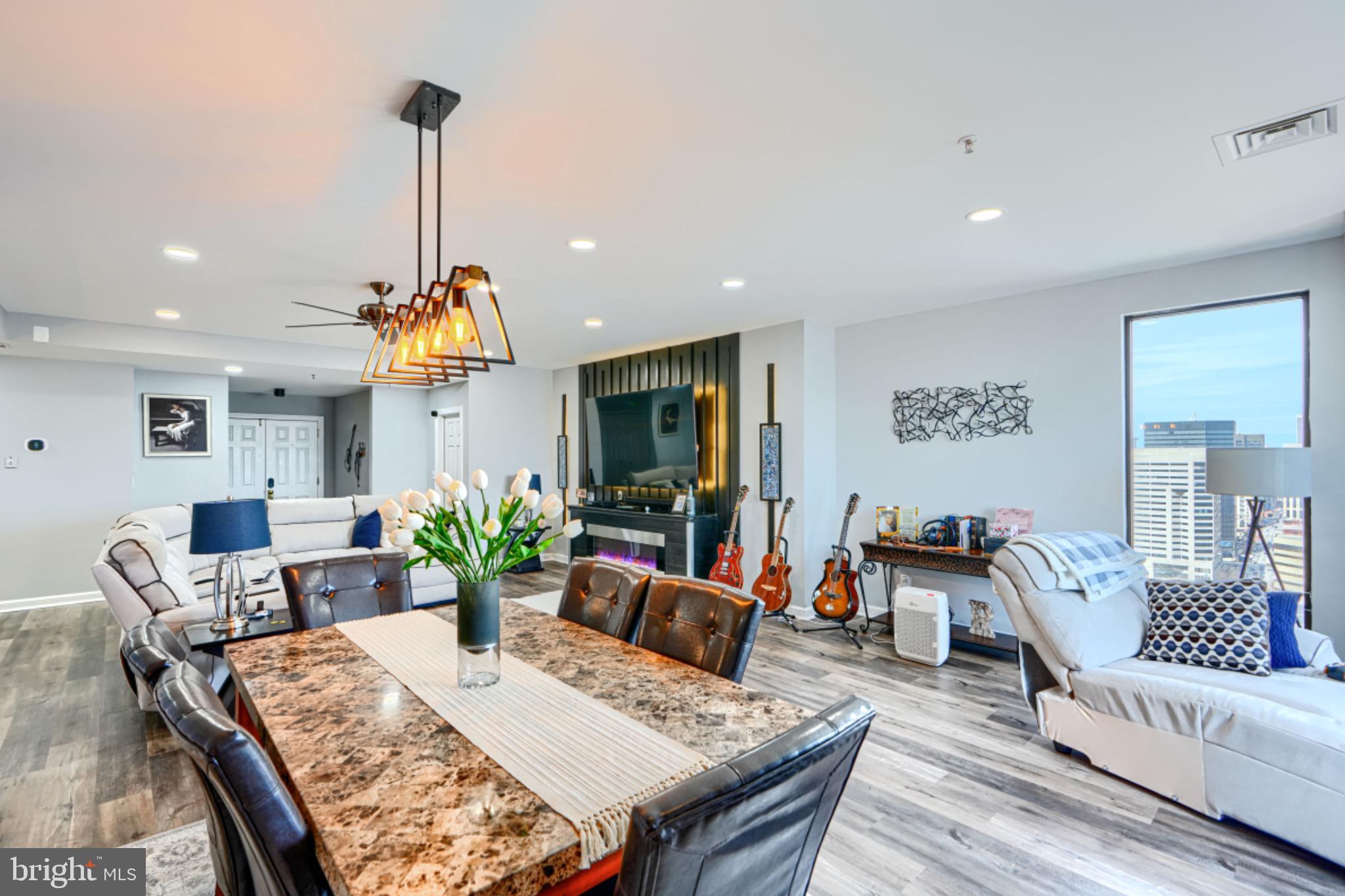 HARBOR COURT CONDOMINIUMS - Residential