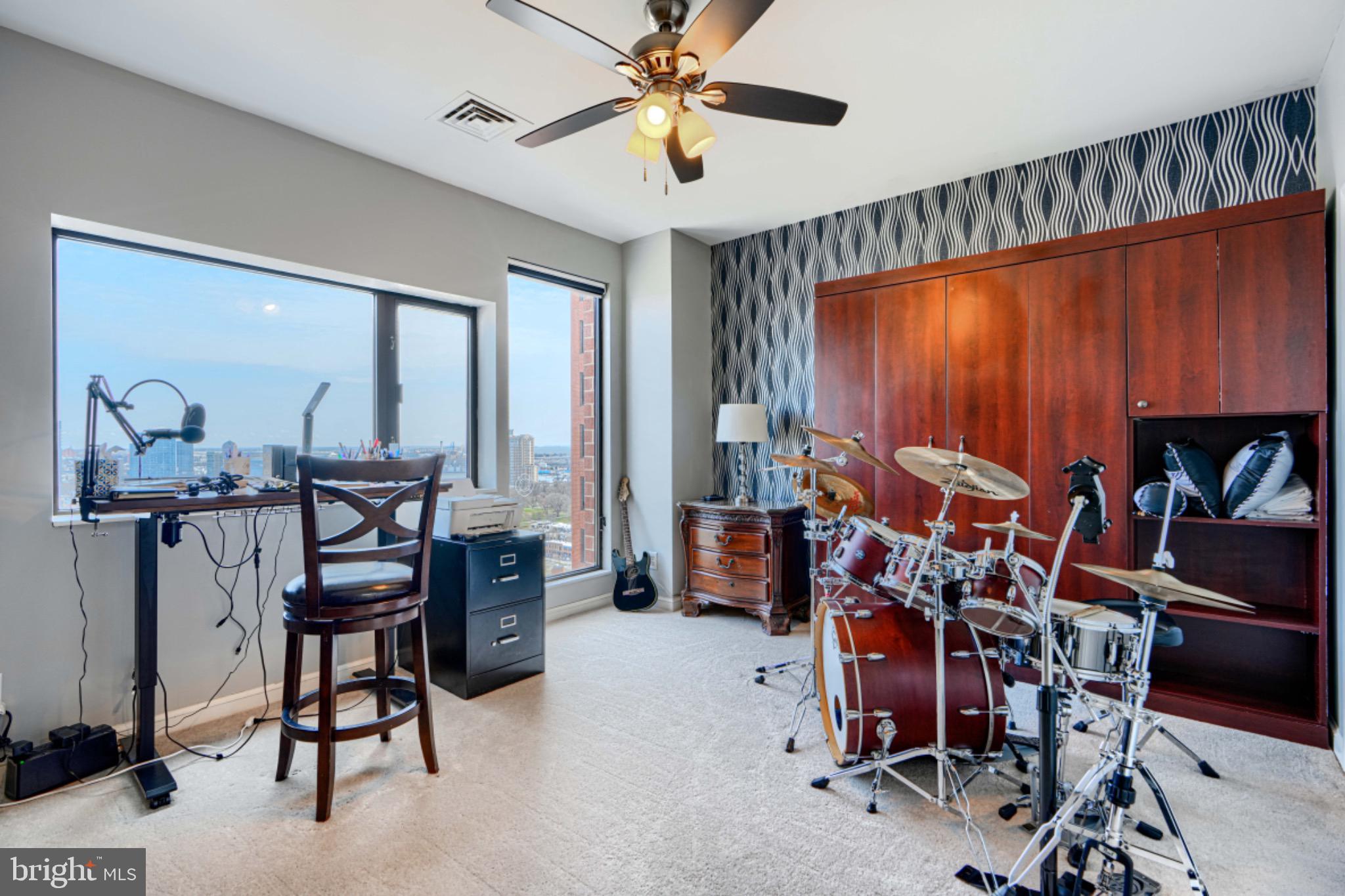 HARBOR COURT CONDOMINIUMS - Residential