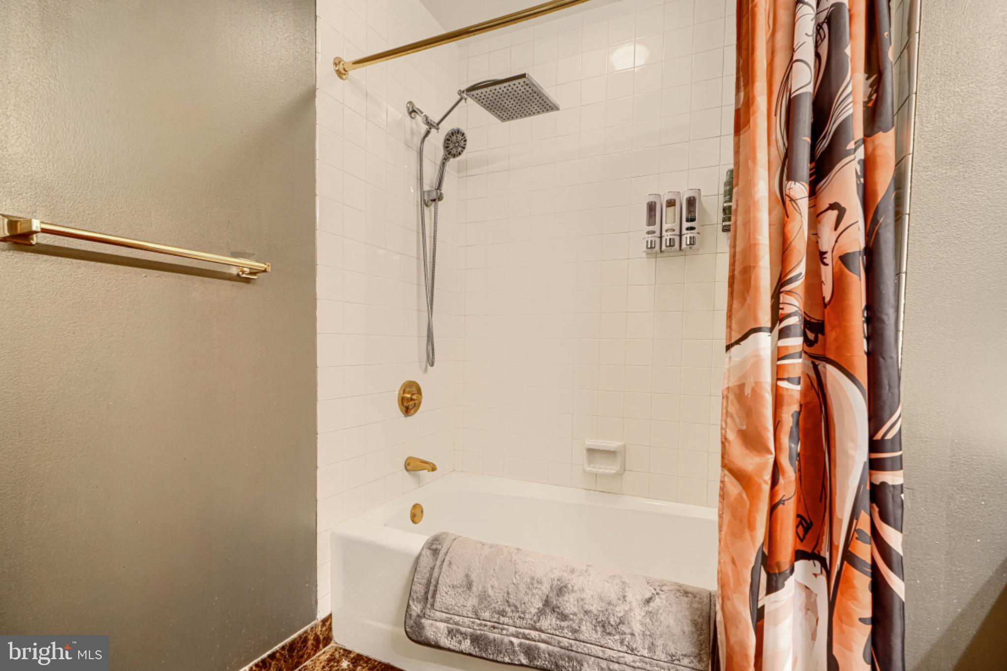 HARBOR COURT CONDOMINIUMS - Residential