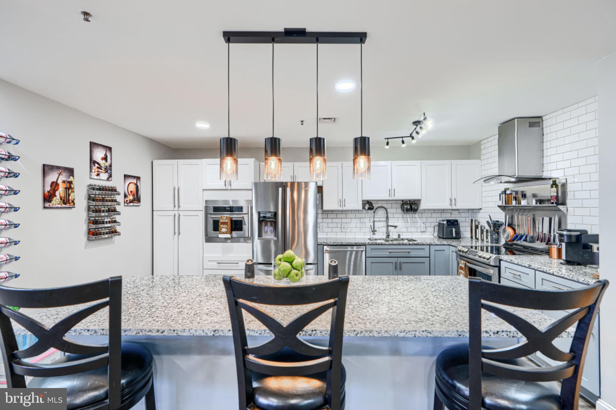 HARBOR COURT CONDOMINIUMS - Residential