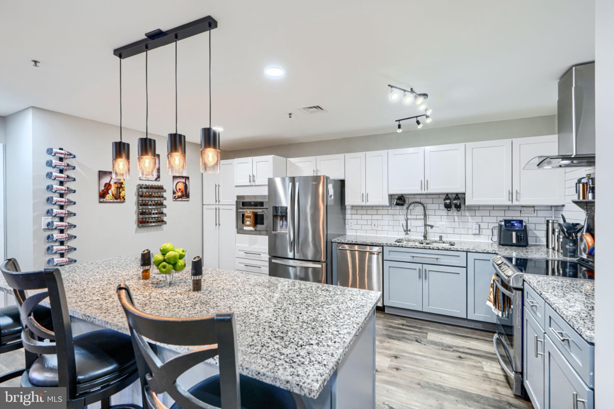 HARBOR COURT CONDOMINIUMS - Residential