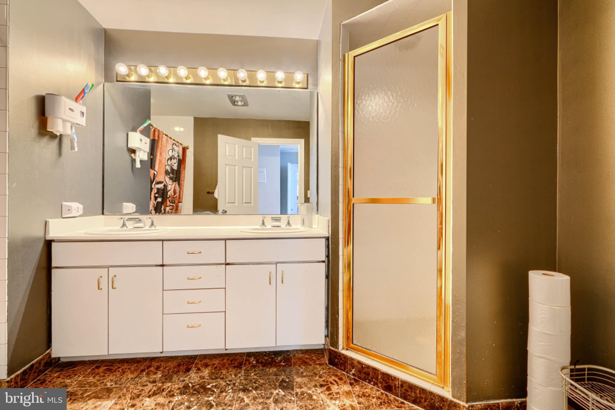 HARBOR COURT CONDOMINIUMS - Residential