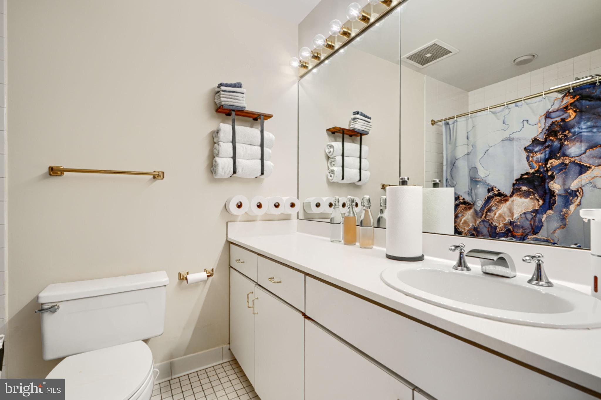 HARBOR COURT CONDOMINIUMS - Residential