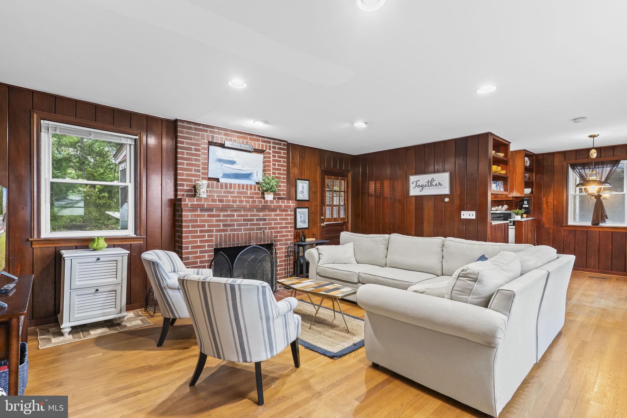 LONG BEACH - Residential