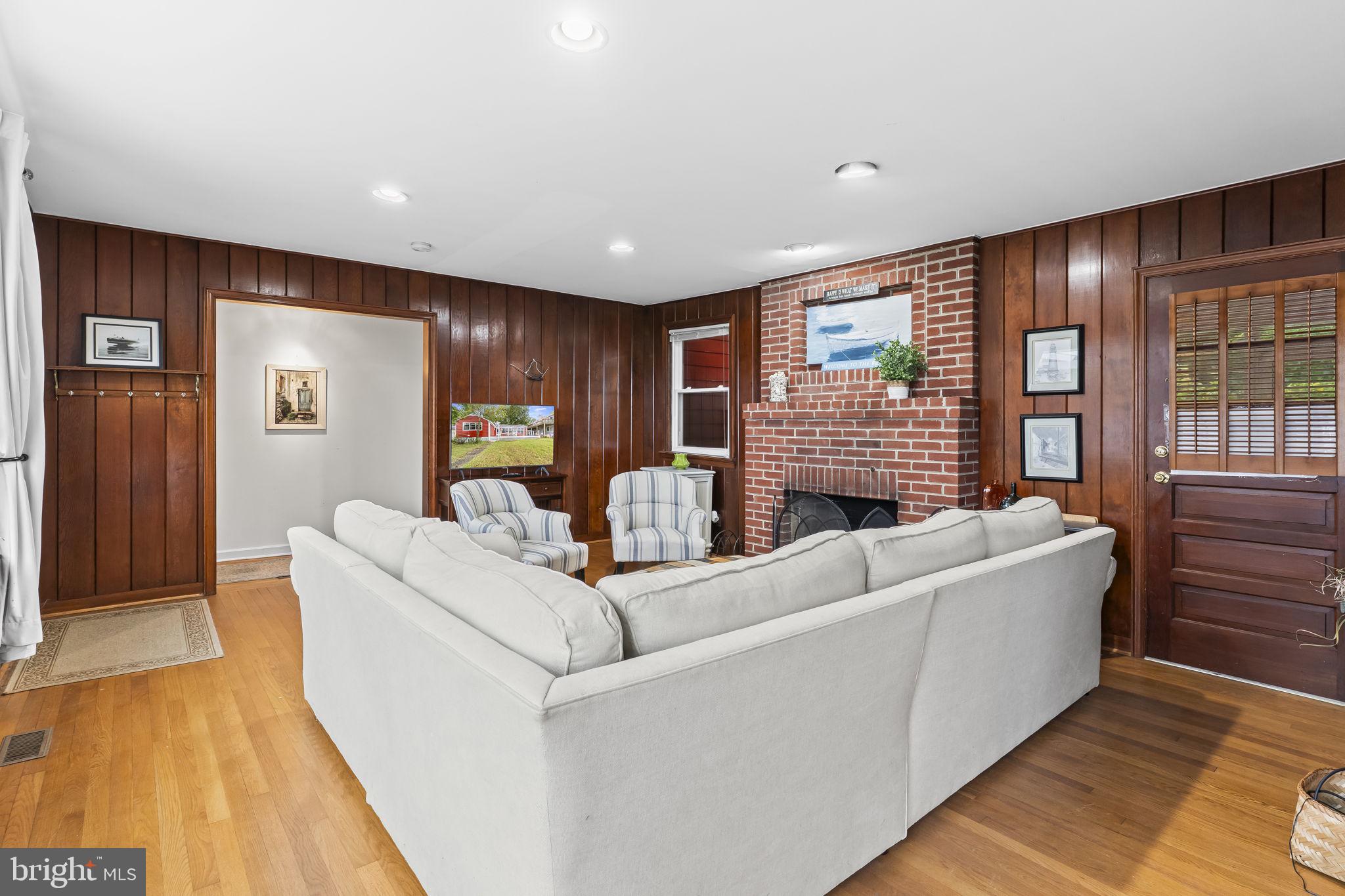 LONG BEACH - Residential