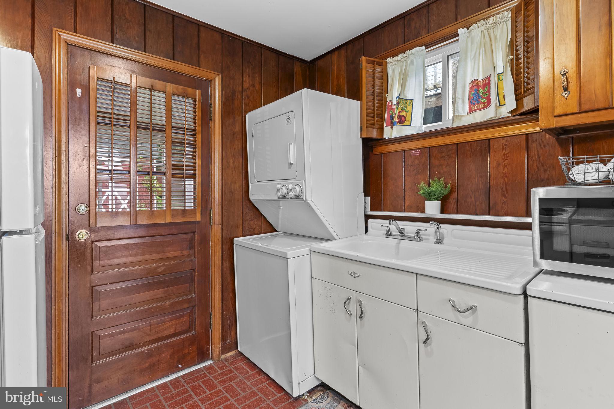 LONG BEACH - Residential