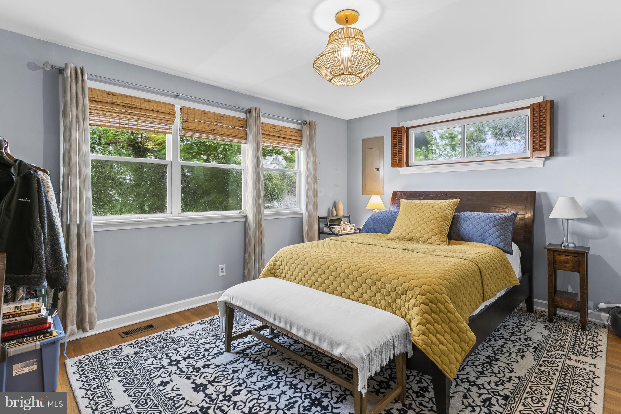 LONG BEACH - Residential