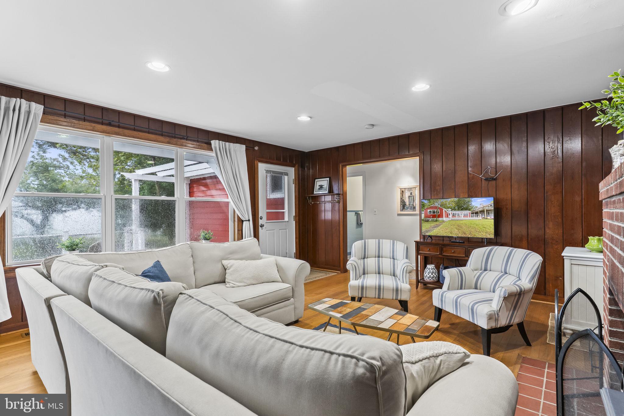 LONG BEACH - Residential