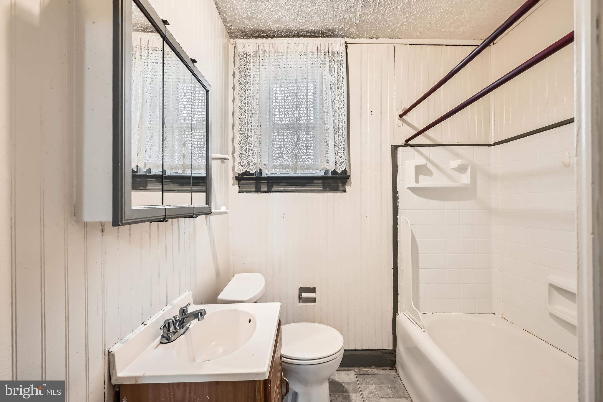 DUNDALK MANOR - Residential