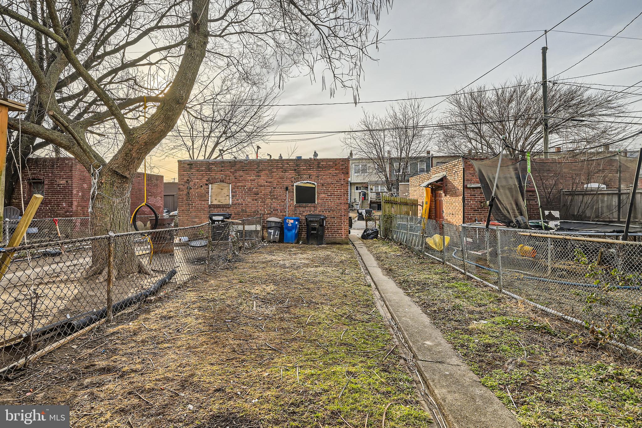 DUNDALK MANOR - Residential