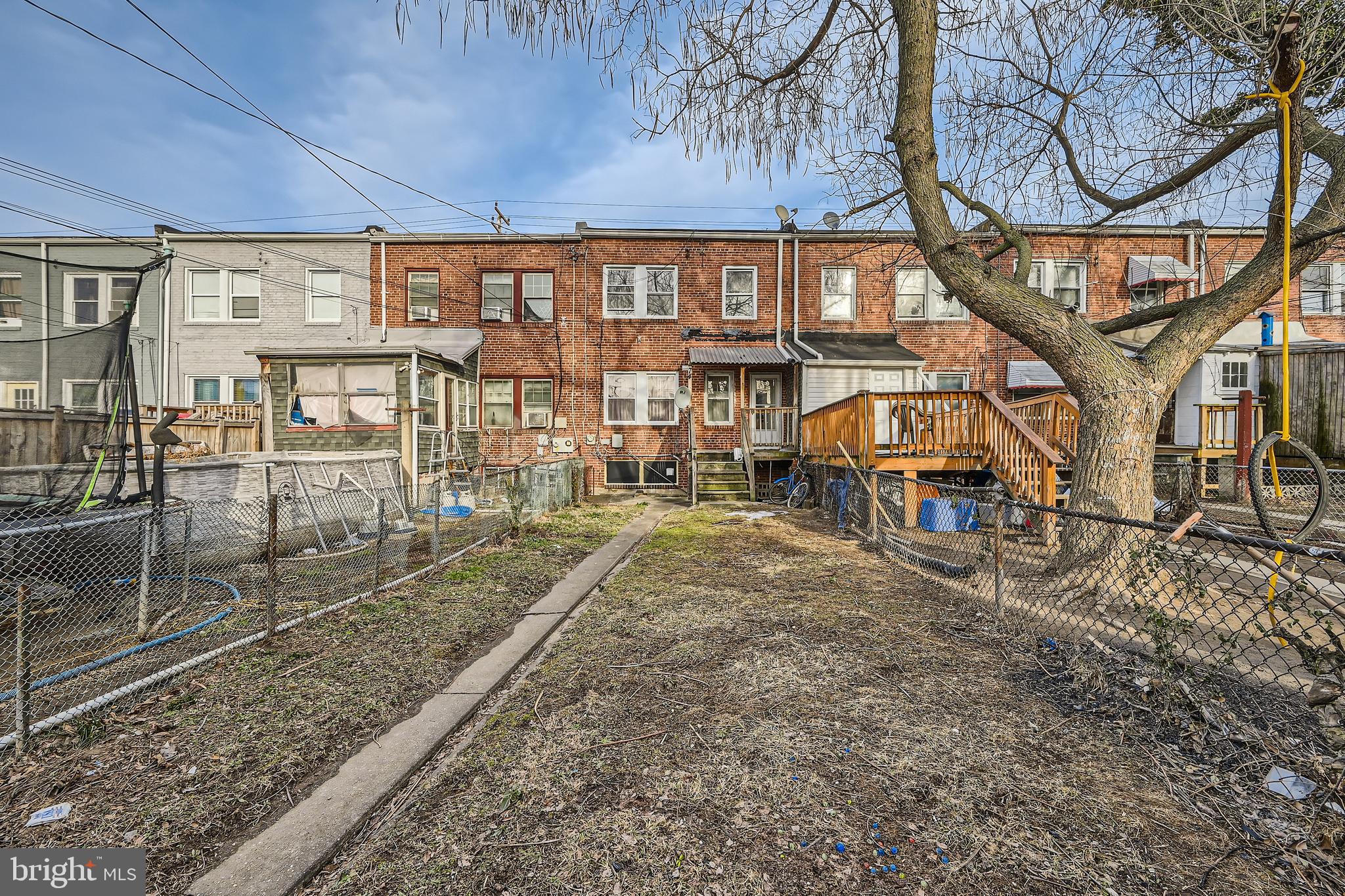 DUNDALK MANOR - Residential