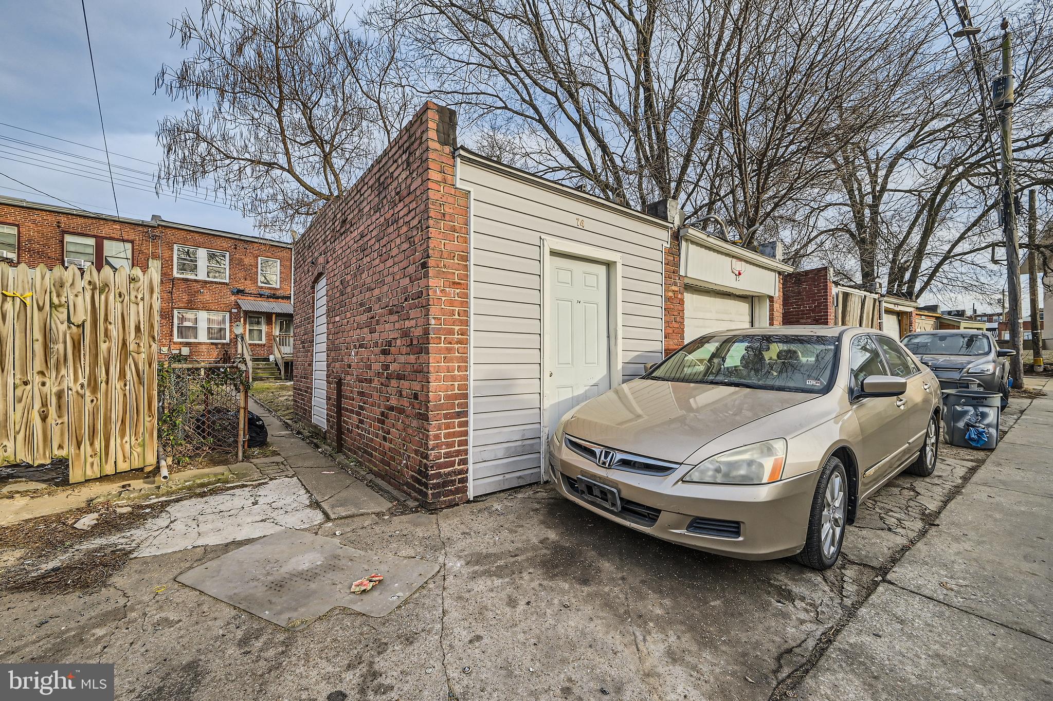 DUNDALK MANOR - Residential