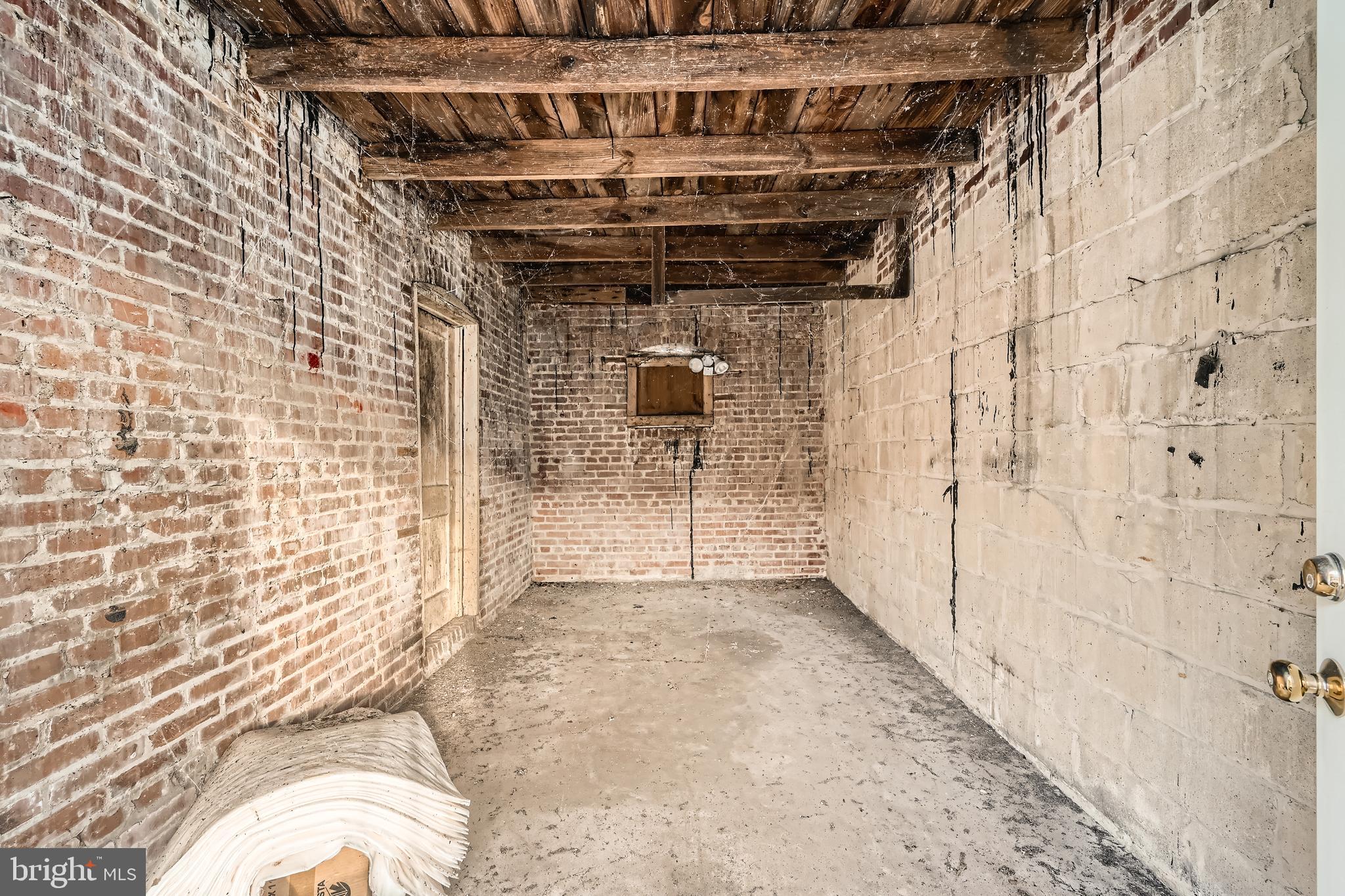 DUNDALK MANOR - Residential