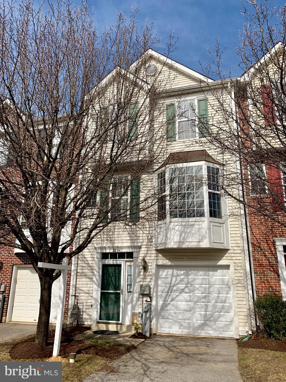 THE KNOLLS/CROFTON VILLAGE - Residential