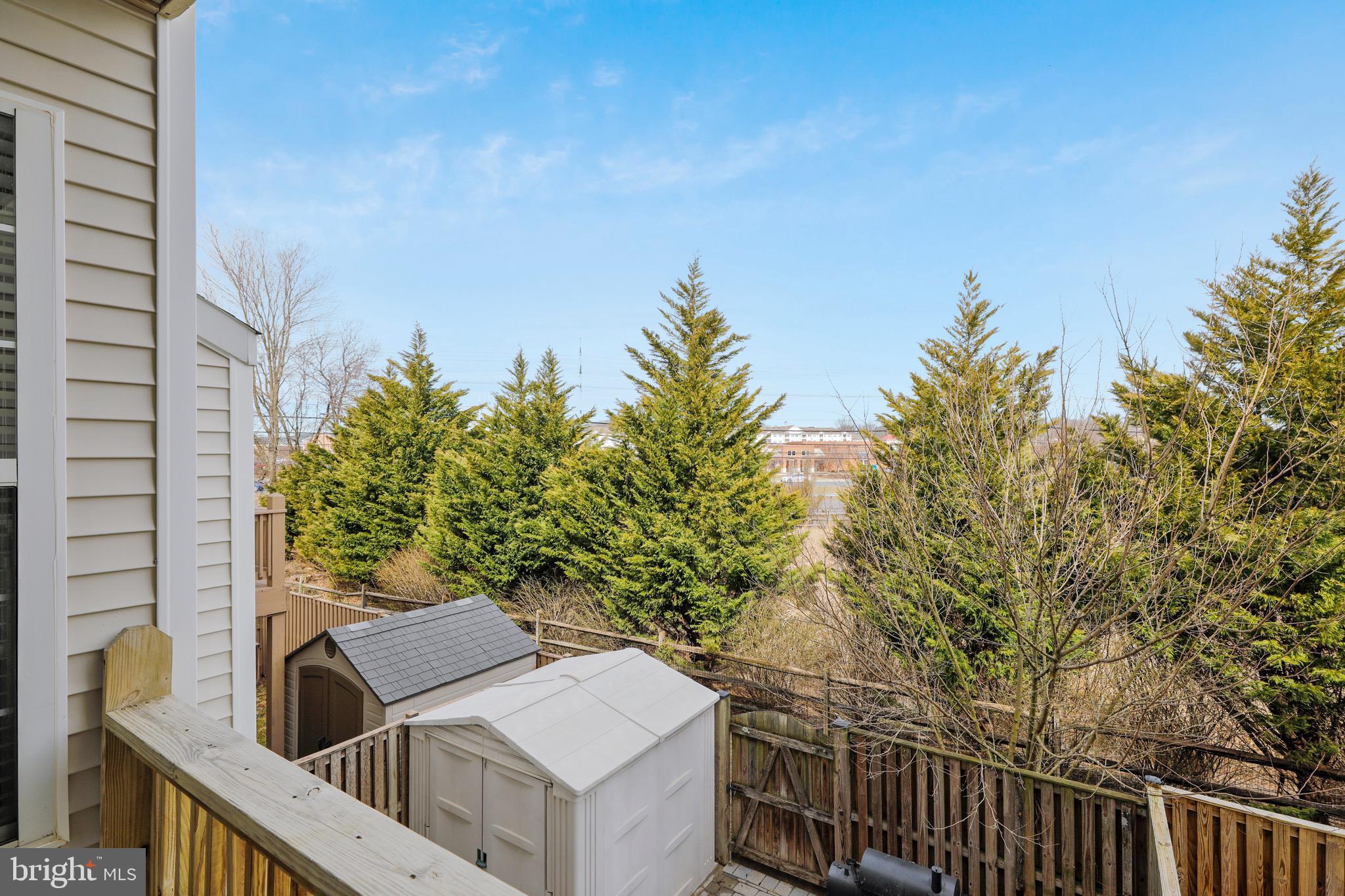 THE KNOLLS/CROFTON VILLAGE - Residential