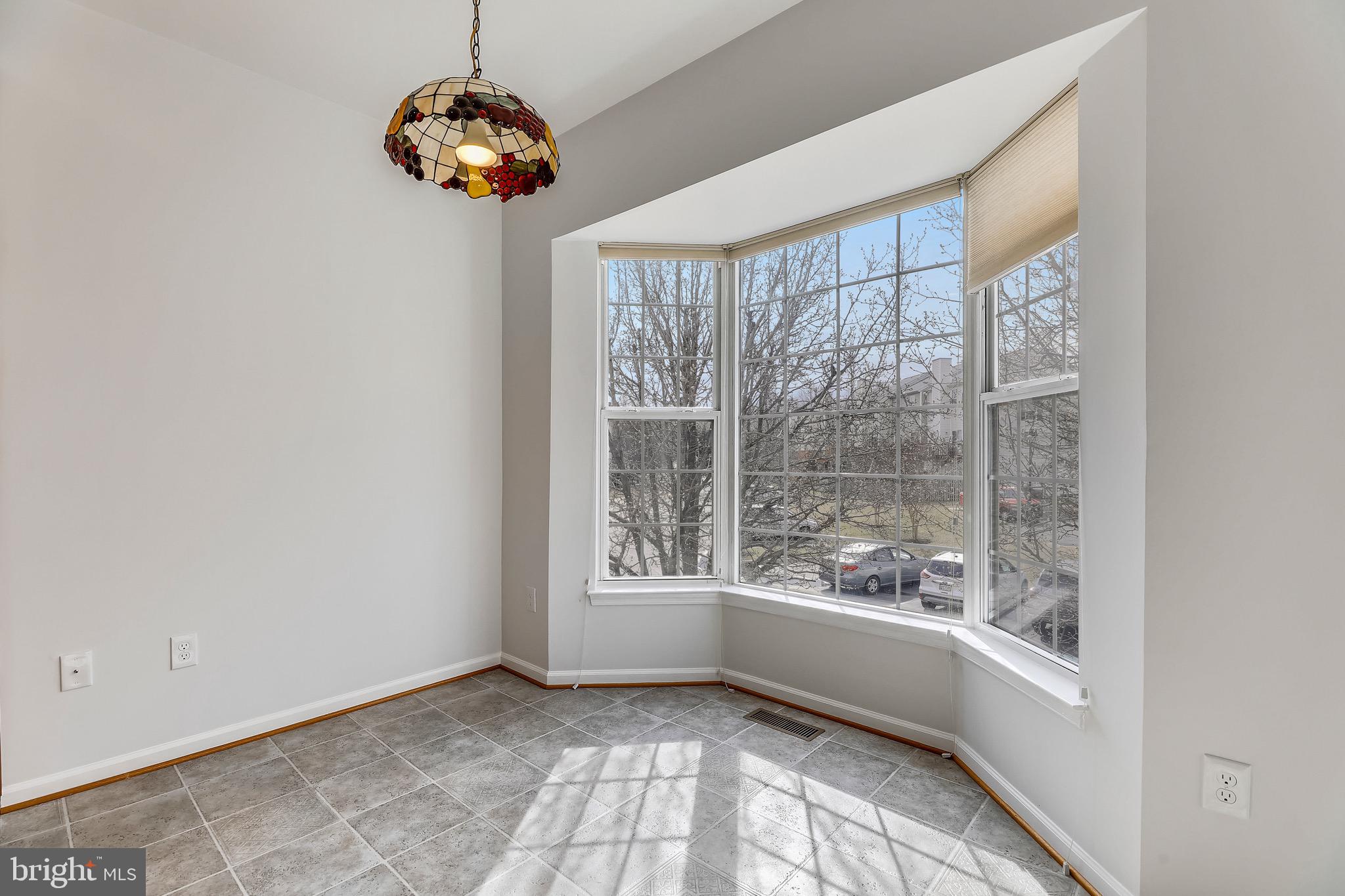 THE KNOLLS/CROFTON VILLAGE - Residential