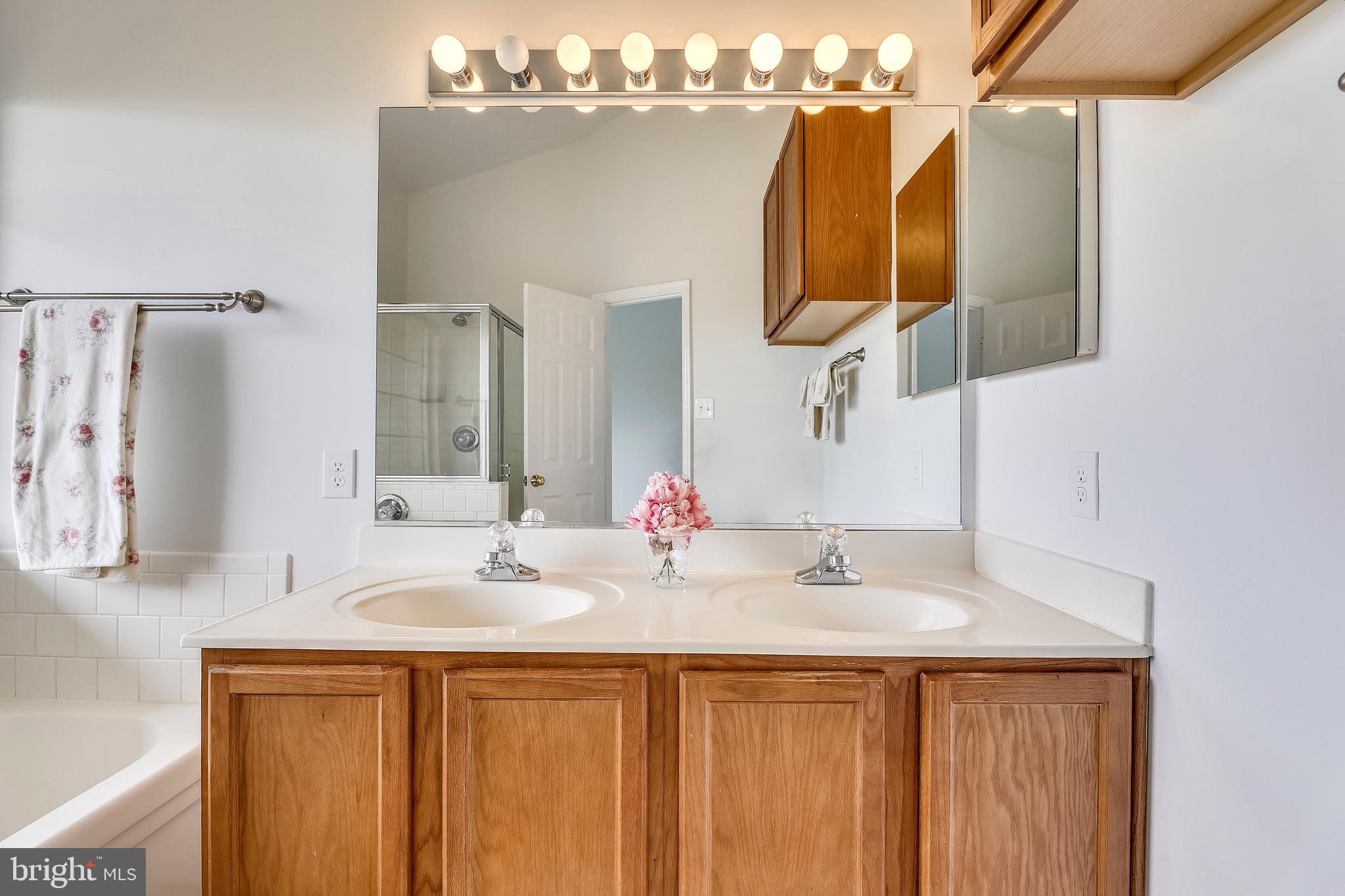 THE KNOLLS/CROFTON VILLAGE - Residential