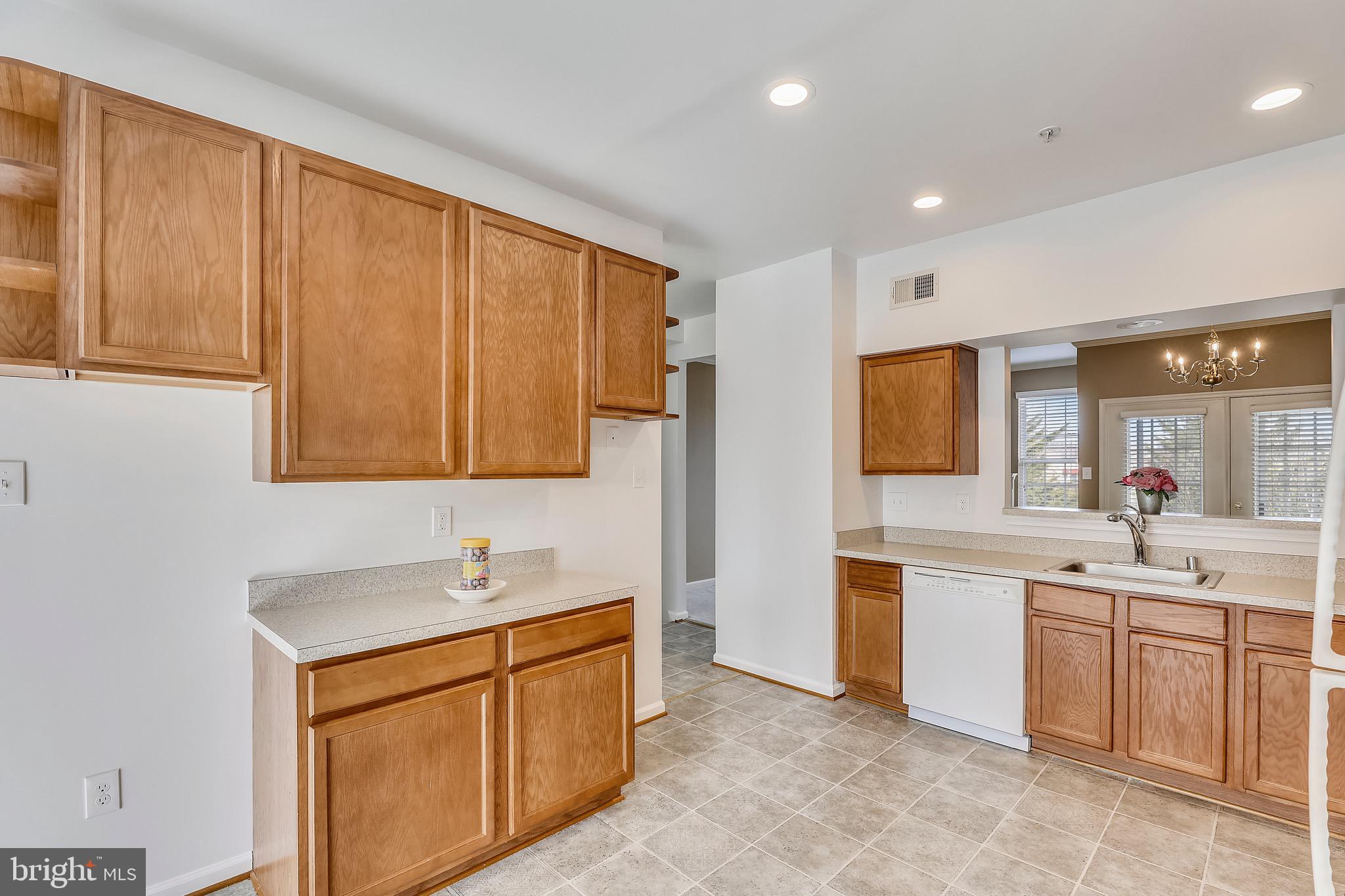 THE KNOLLS/CROFTON VILLAGE - Residential