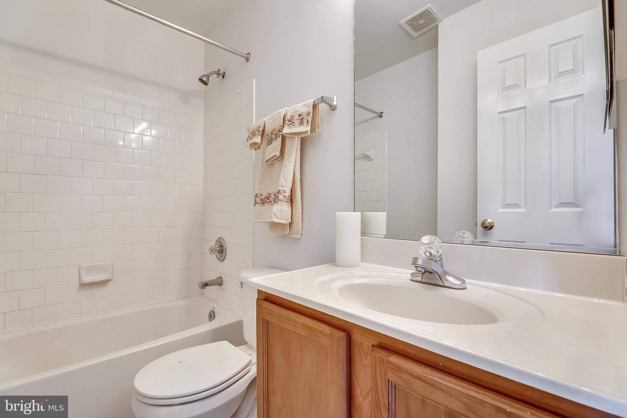 THE KNOLLS/CROFTON VILLAGE - Residential