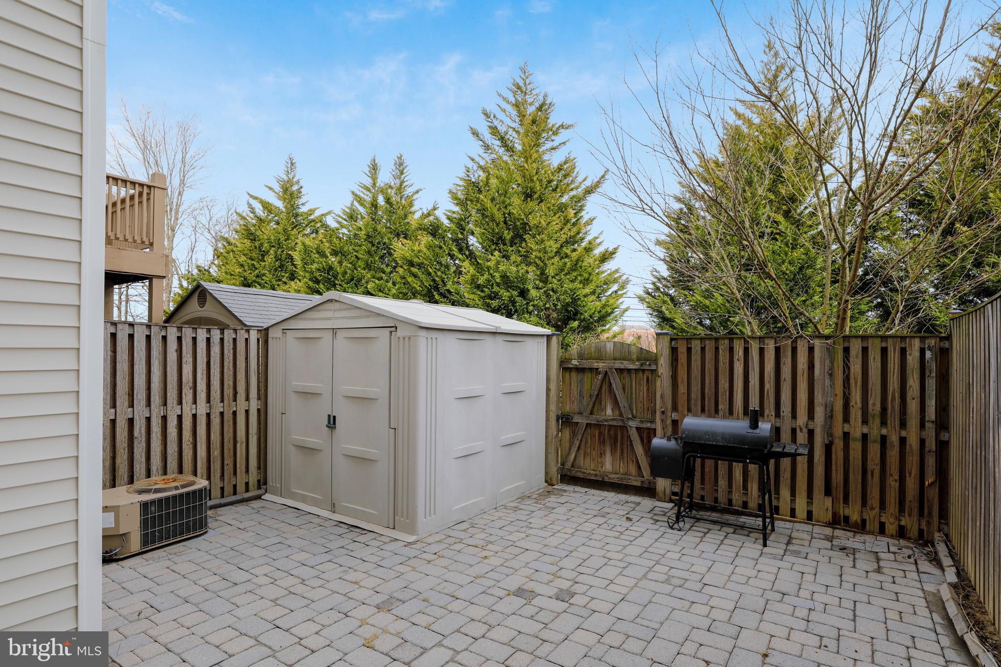 THE KNOLLS/CROFTON VILLAGE - Residential