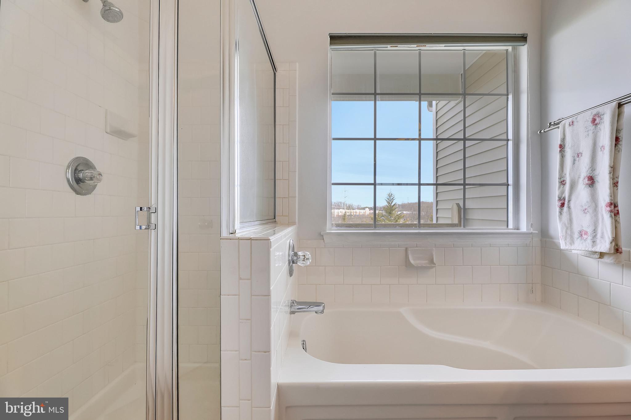 THE KNOLLS/CROFTON VILLAGE - Residential