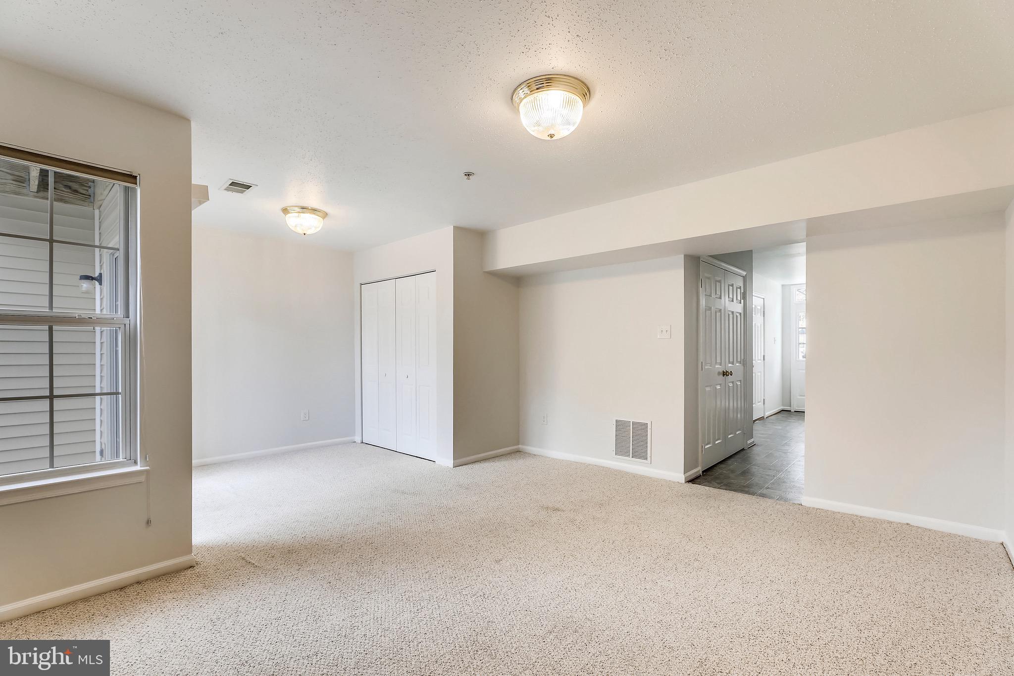 THE KNOLLS/CROFTON VILLAGE - Residential