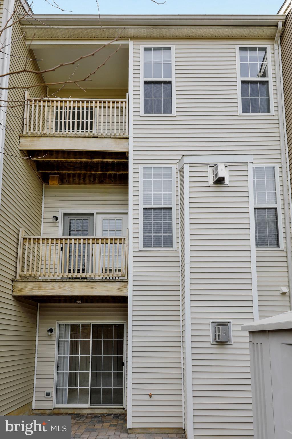 THE KNOLLS/CROFTON VILLAGE - Residential